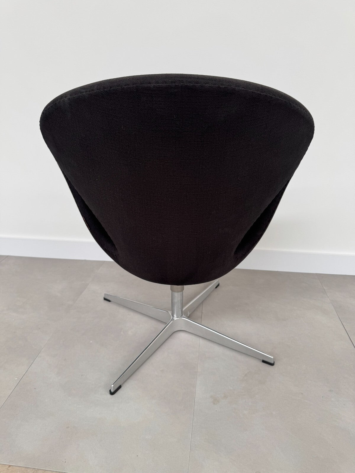 Ex Display Fritz Hansen Swan Lounge Chair by Arne Jacobsen AX017