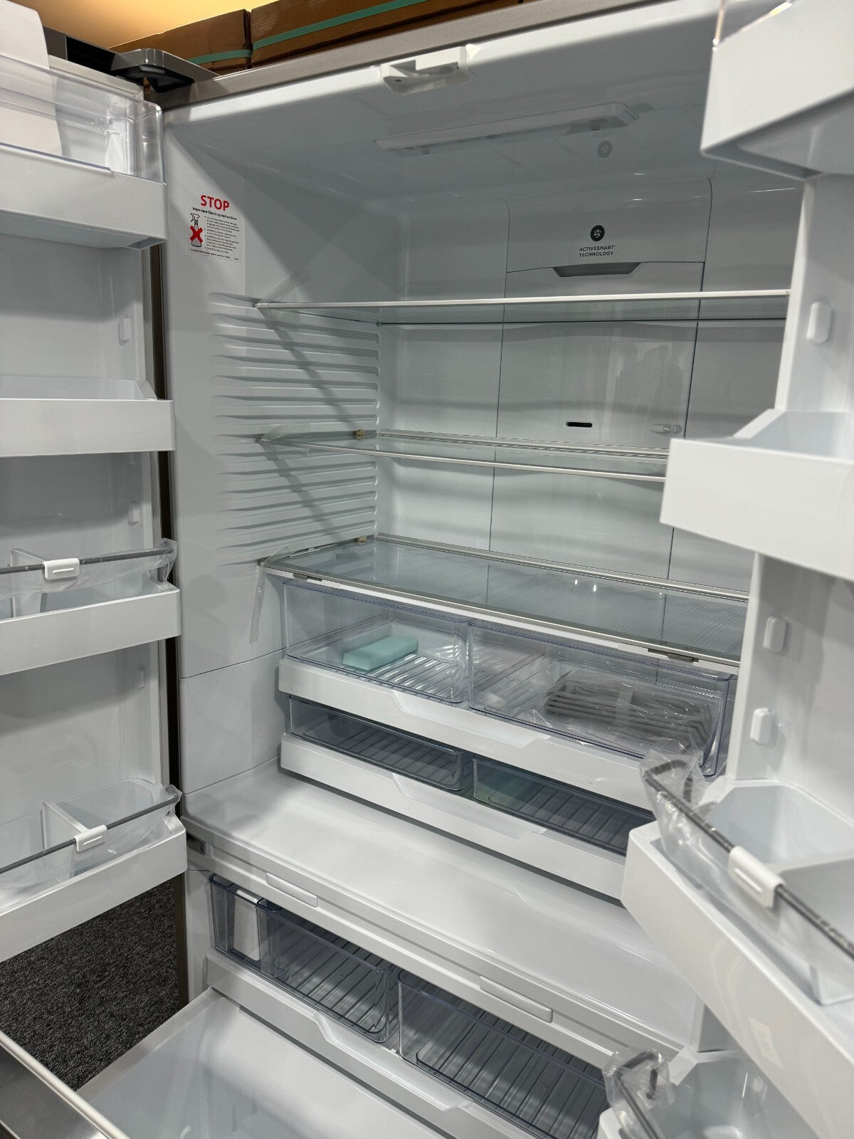 NEW Fisher & Paykel RF610ADJX7 Fridge Freezer Refrigeration Ice Appliance BR580