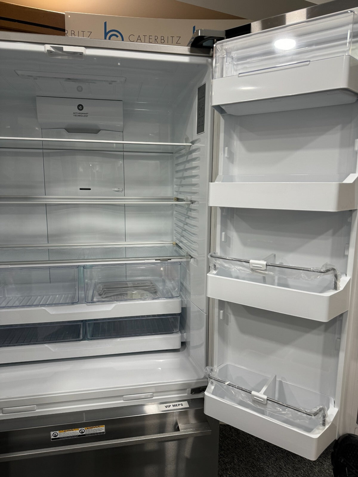 New Fisher & Paykel RF540ADUX6 fridge freezer freestanding French Door appliance