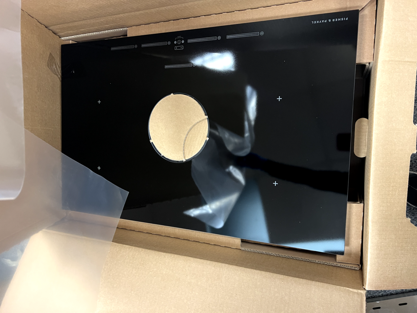 New Fisher & Paykel CID834DTB4 Induction Hob 83cm, 4 Zones with Integrated Vent