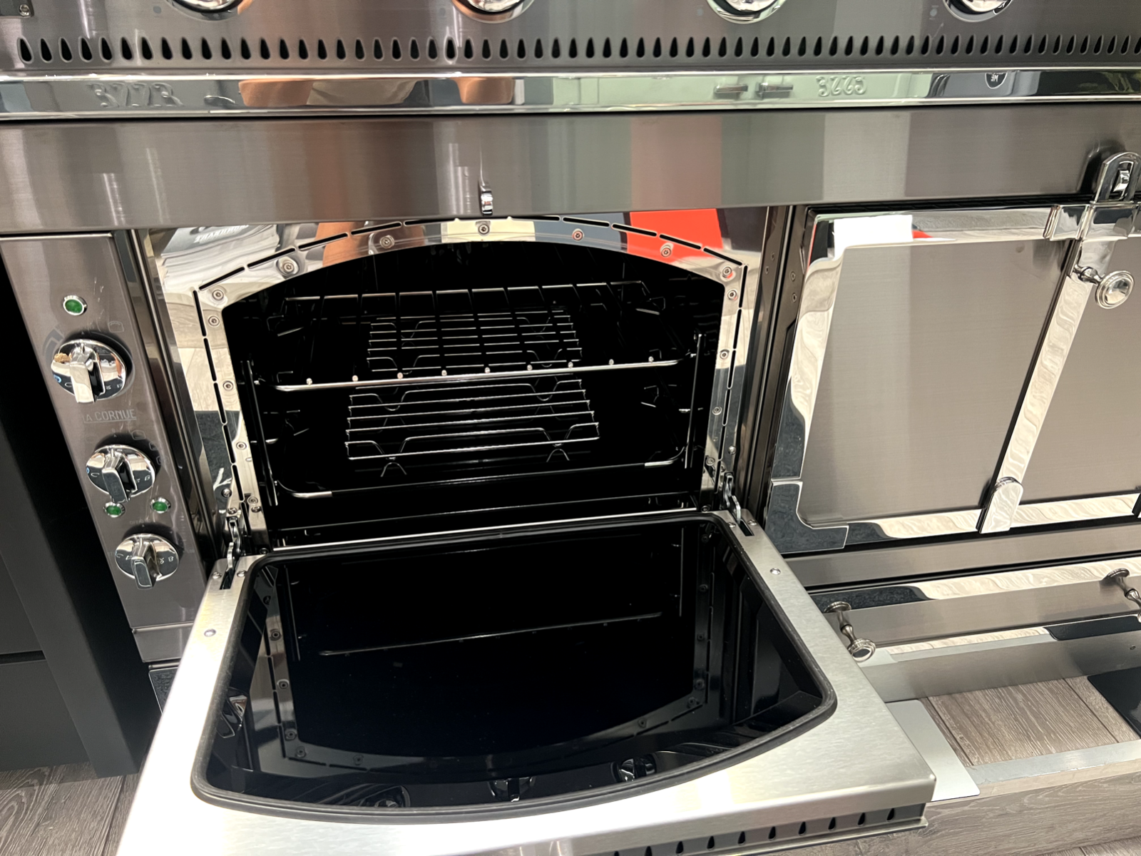 New La Cornue La Chateau 120 Range Cooker Oven French appliance all electric