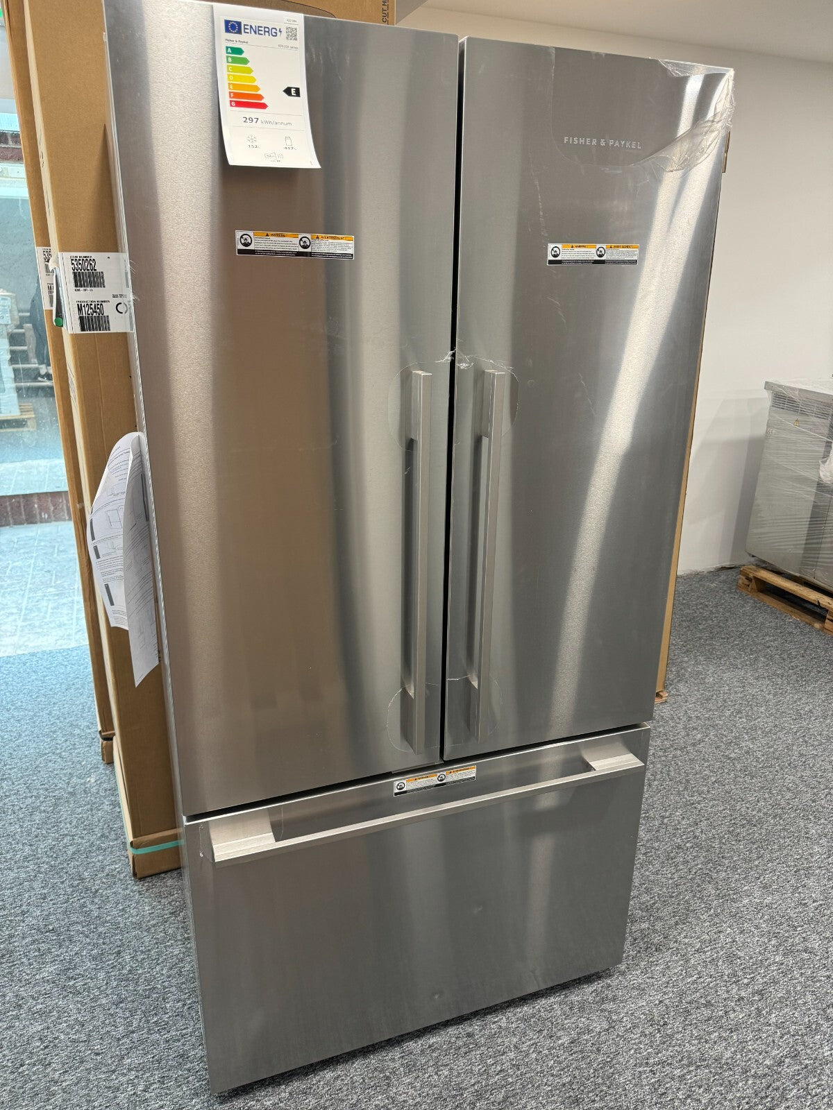 NEW Fisher & Paykel RF610ADJX7 Fridge Freezer Refrigerator appliance BR588