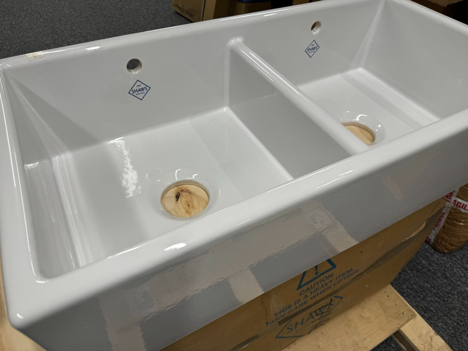 NEW Shaws Of Darwen SCSH900WH Double Bowl Kitchen Sink Basin white BR604