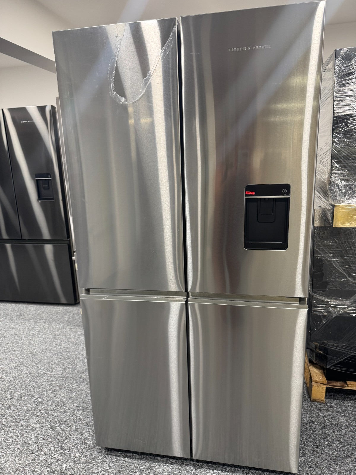 New UNUSED Fisher & Paykel RF605QNUVX1 Fridge Freezer ICE BR2332