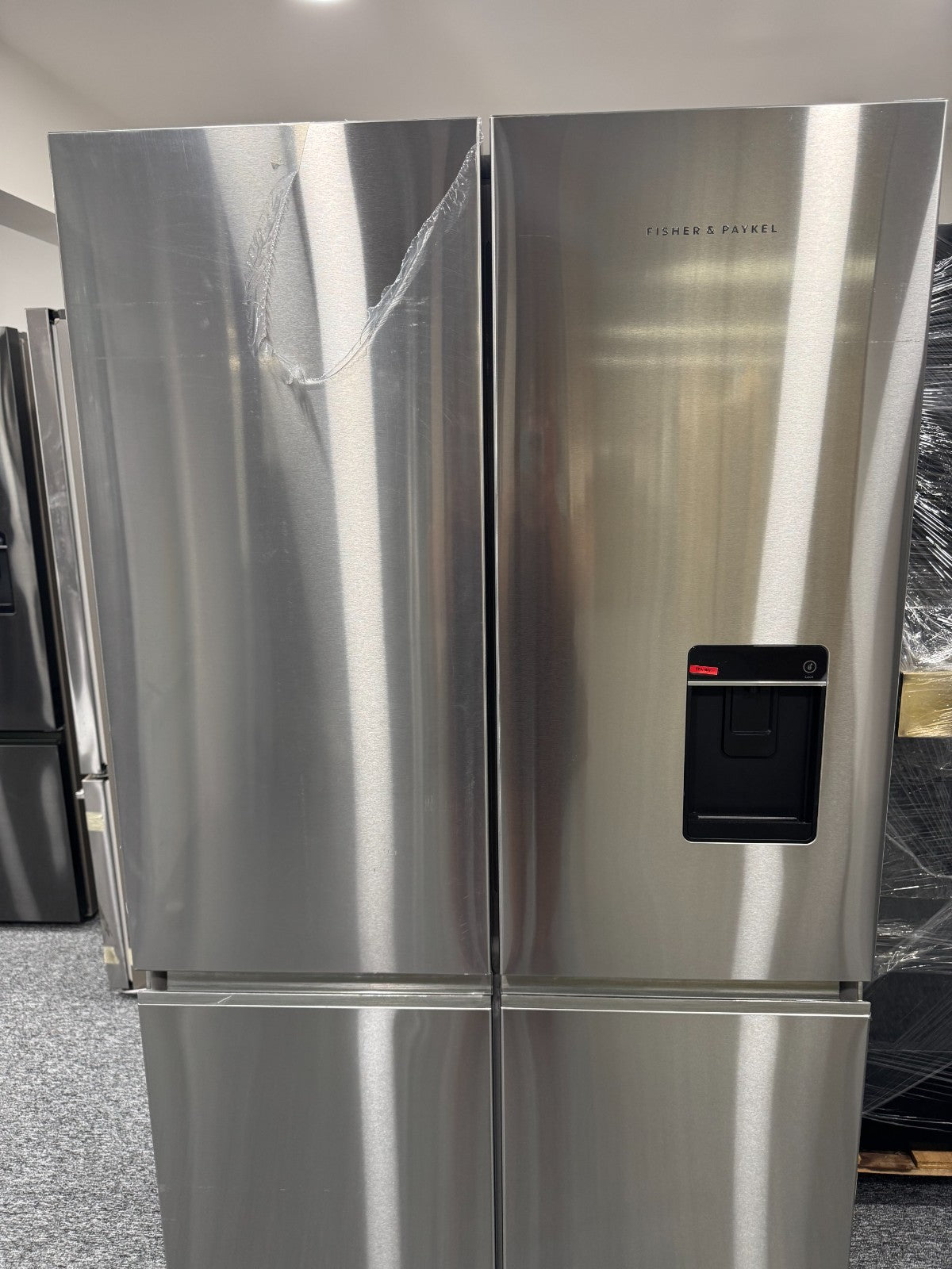 New UNUSED Fisher & Paykel RF605QNUVX1 Fridge Freezer ICE BR2332