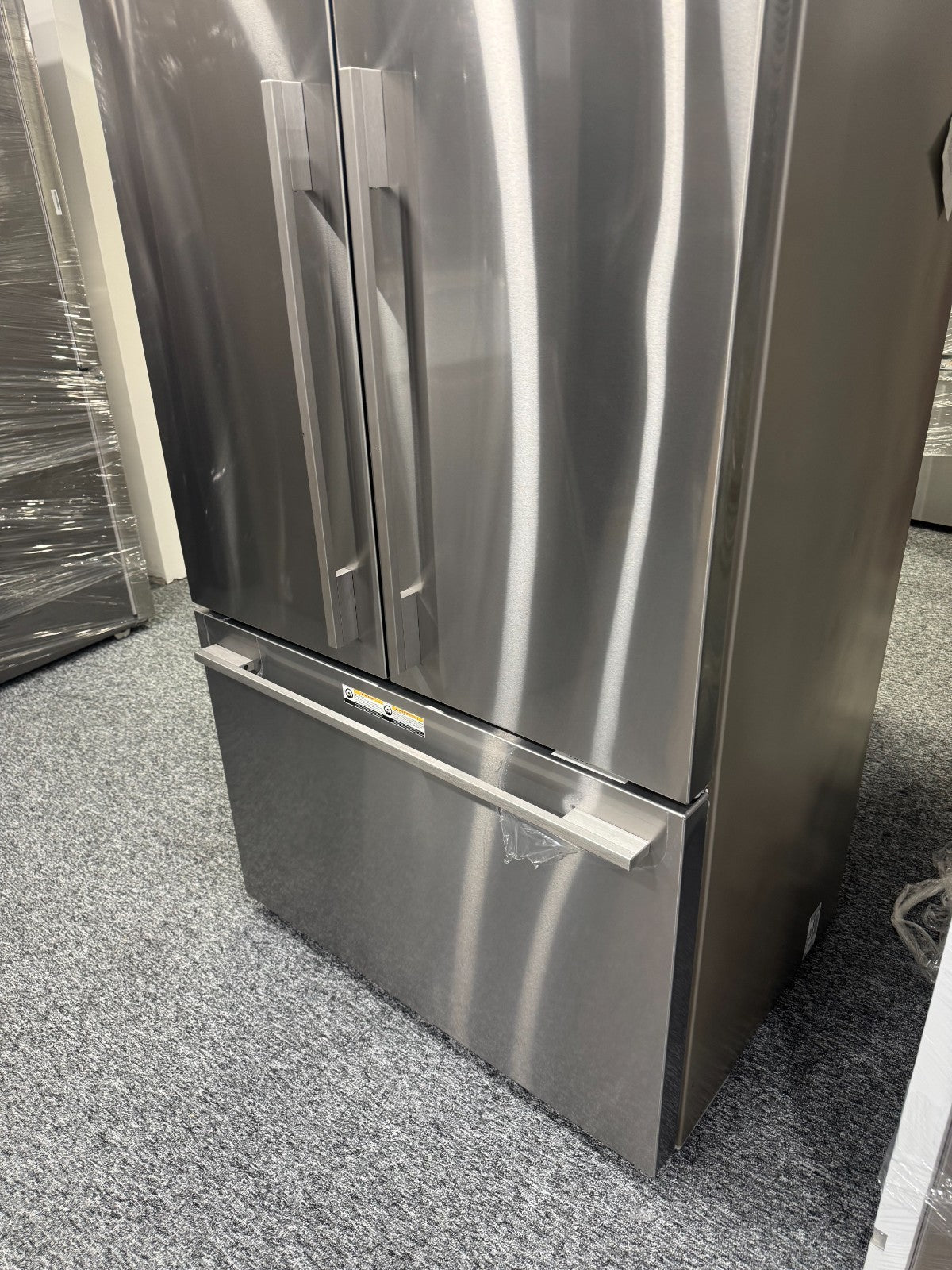 NEW UNUSED Fisher & Paykel RF610ADJX6 Fridge Freezer Freestanding BR2317