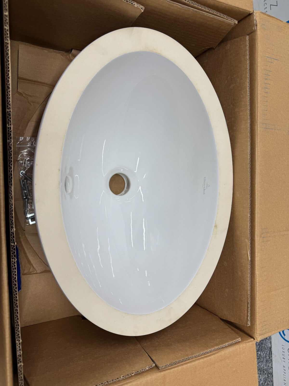 NEW Villeroy & Boch 61551001 Bathroom Sink Basin Loop &Friends white BR768