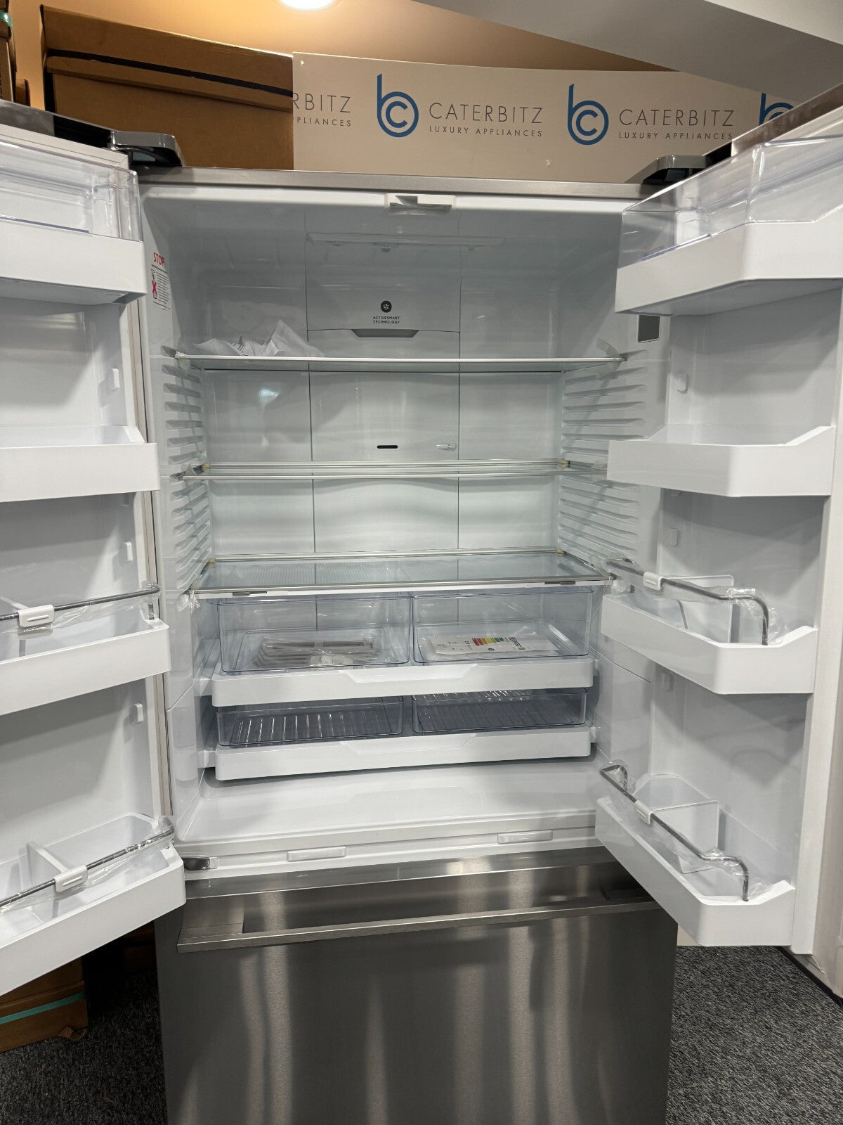 NEW Fisher & Paykel RF610ADX6 Freestanding fridge Freezer Appliance BR441