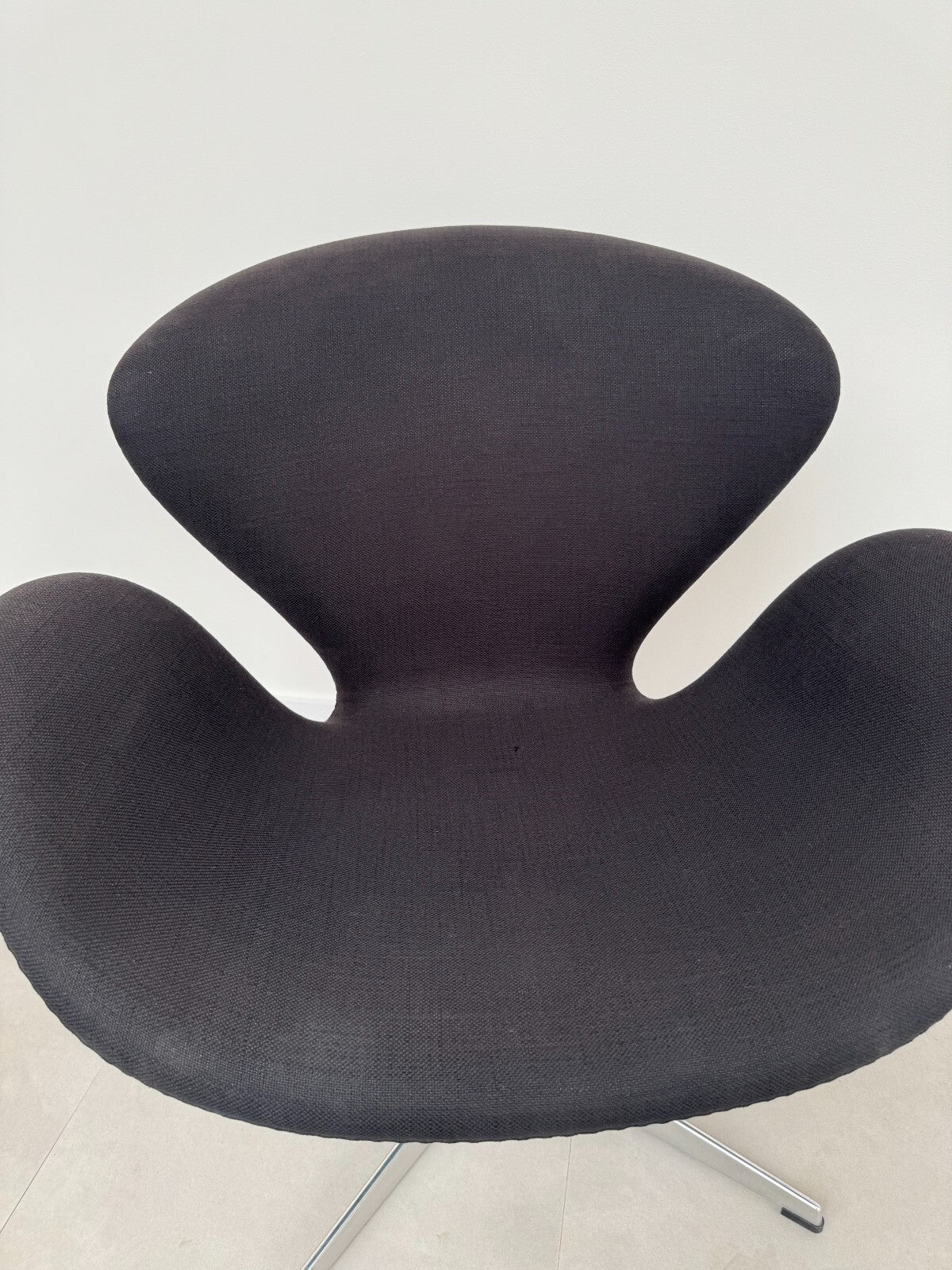 Ex Display Fritz Hansen Swan Lounge Chair by Arne Jacobsen AX017