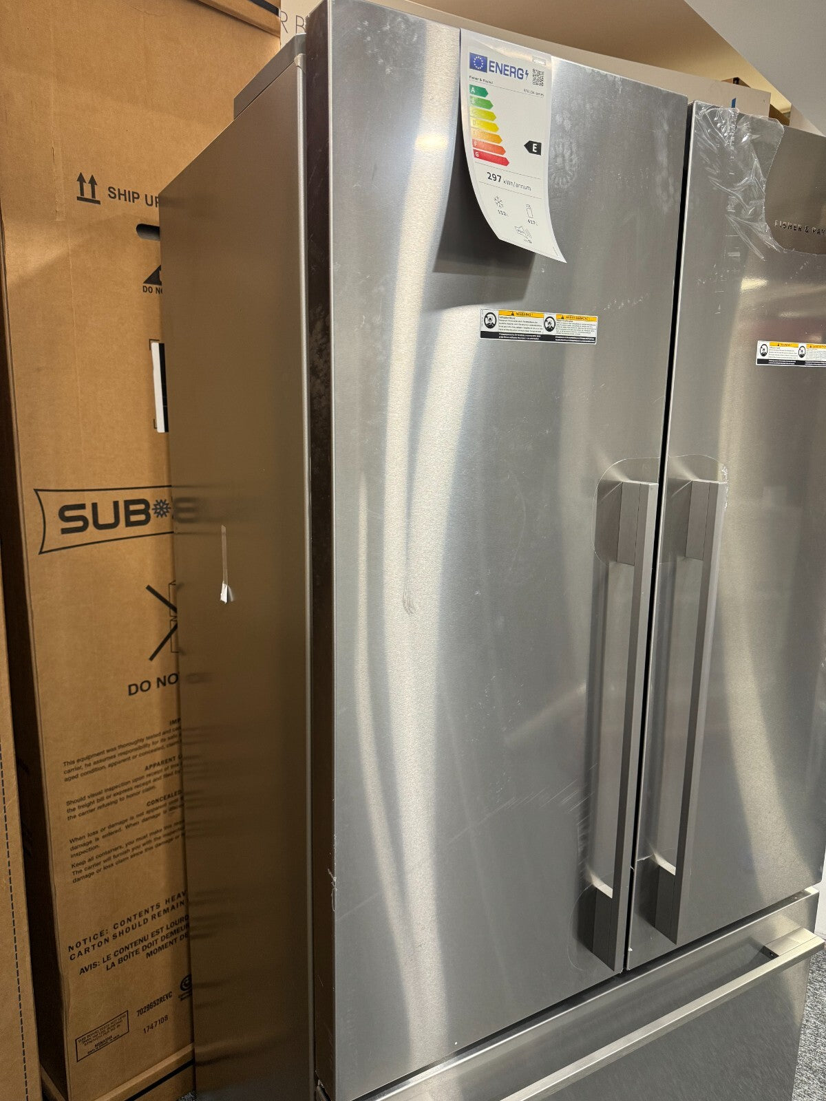 NEW Fisher & Paykel RF610ADX6 Freestanding fridge Freezer Appliance BR441