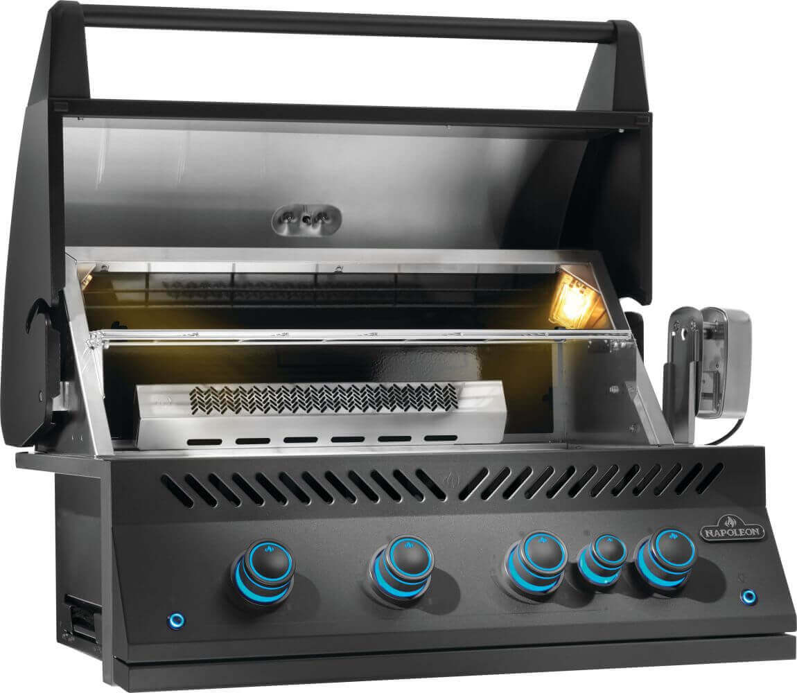 Built-In 700 Series 32 Gas Grill | 4 Burner Gas Grill | Infrared Rear Rotisserie | Stainless Steel WAVE™ Grids | Outdoor Kitchen UK | Caterbitz