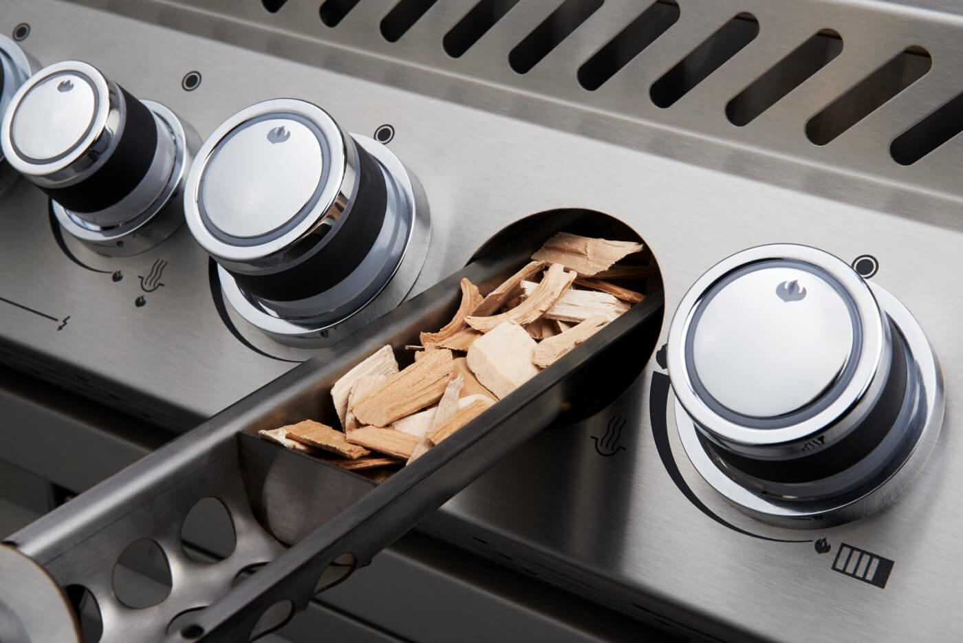 Built-in Prestige PRO 665 RB | 5 Burner Natural Gas Grill | Infrared Rear Burner | WAVE Stainless Steel Grids | Caterbitz UK
