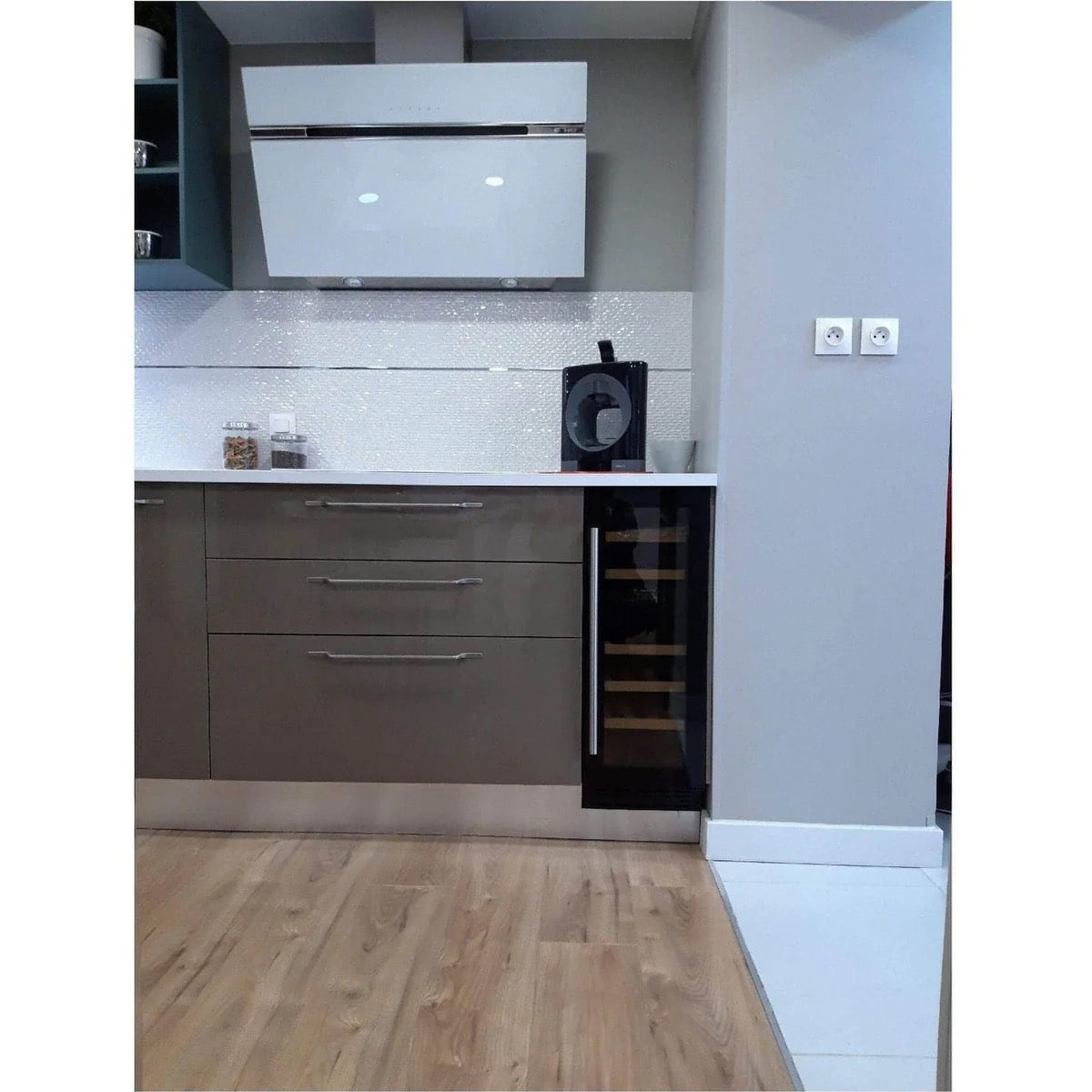 Dunavox FLOW - 300mm Dual Zone - 17 Bottle - Built In / Freestanding Wine Cooler - DAUF-17.58DB