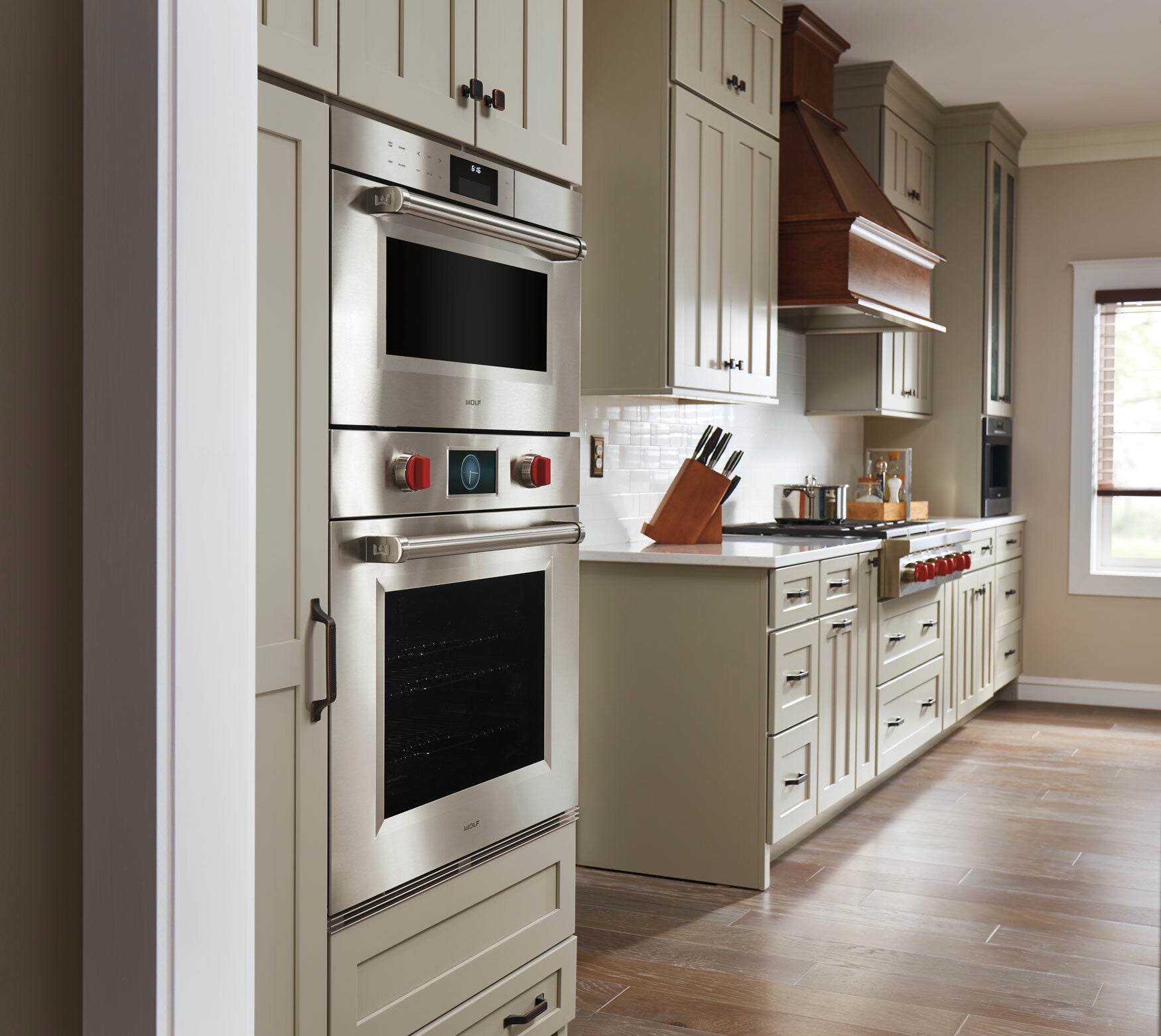 Wolf M Series Professional Single Oven ICBSO3050PM/S/P