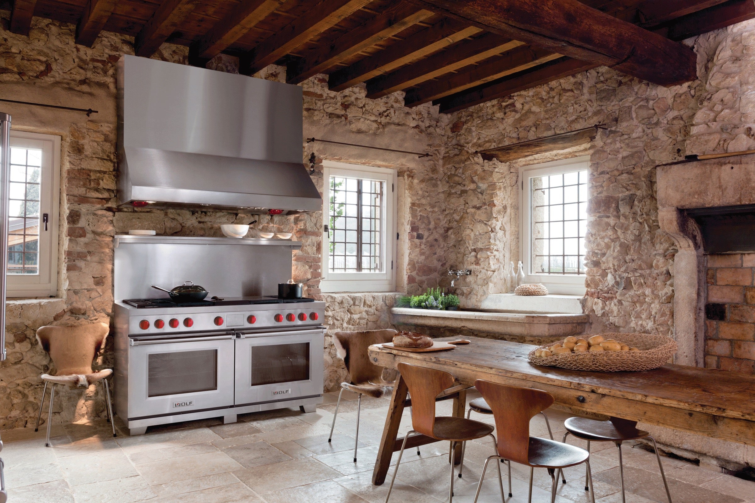 Wolf Dual Fuel Range, 6 Burner with Chargrill and Griddle ICBDF60650CG/S/P