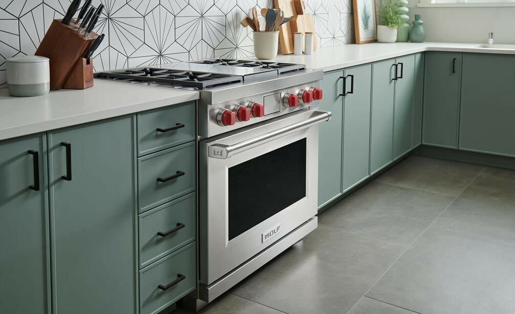 Wolf Dual Fuel Range, 4 Burner and Griddle ICBDF36450G/S/P