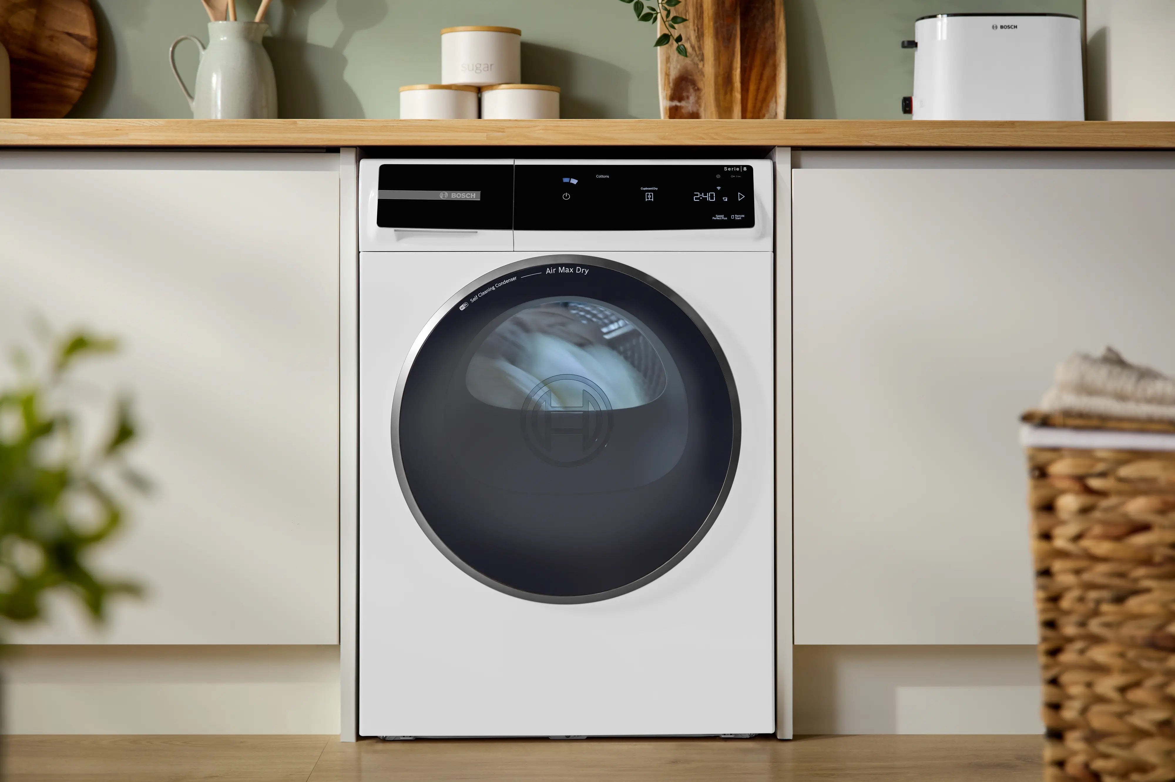 Bosch Series 8 Heat pump tumble dryer 9 kg - WRB247C9GB