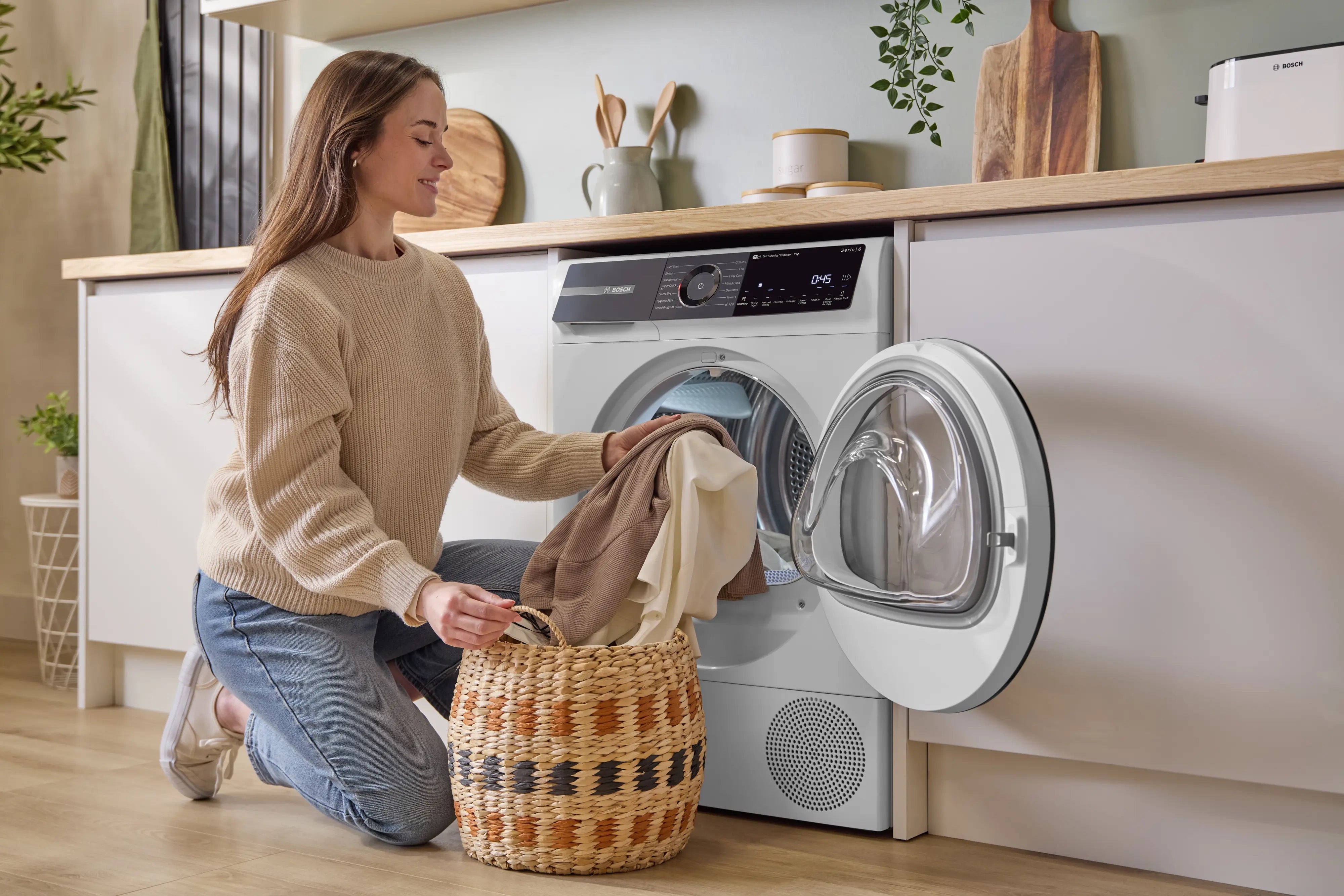 Bosch Series 6 Heat pump tumble dryer 9 kg - WQH246D9GB