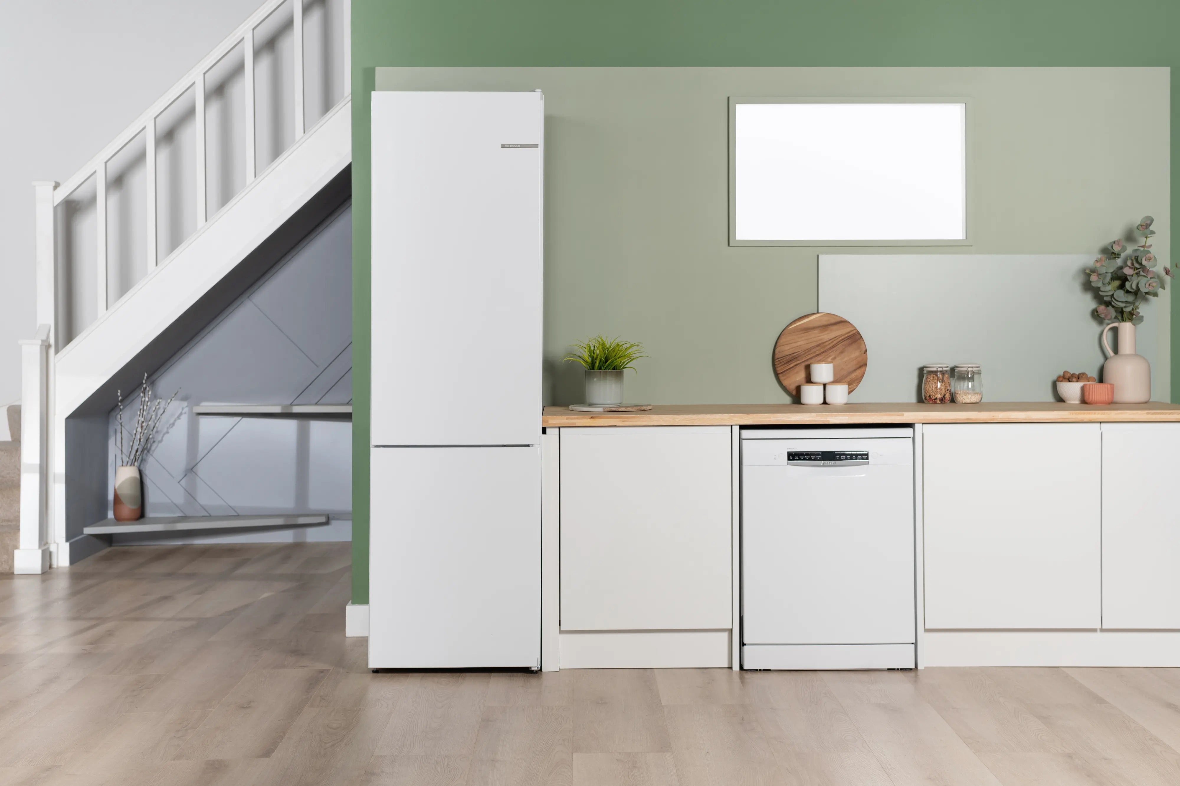 Bosch Series 4 Free-standing fridge-freezer with White, Total No Frost - KGN392WDFG