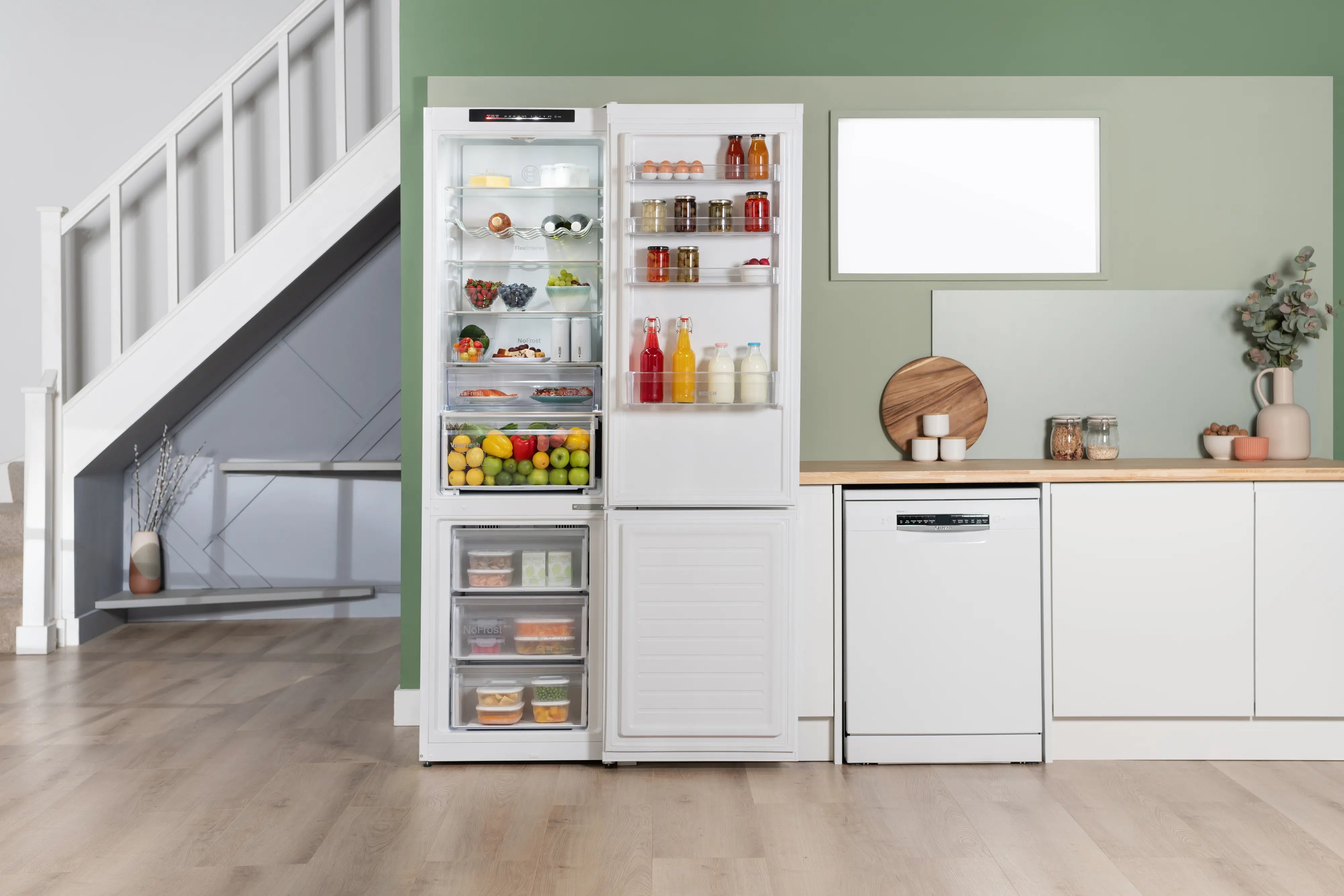 Bosch Series 4 Free-standing fridge-freezer with White, Total No Frost - KGN392WDFG