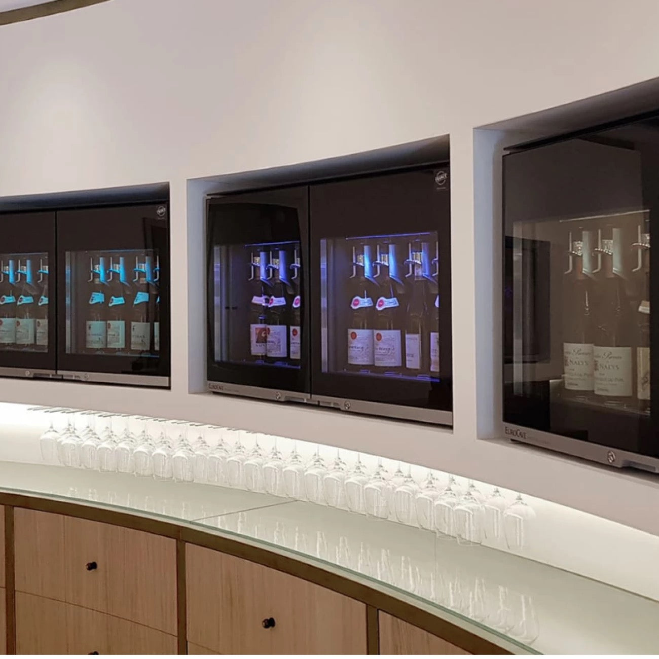 EuroCave 8-bottle wine bar - brings wine to the correct temperature and preserves open bottles