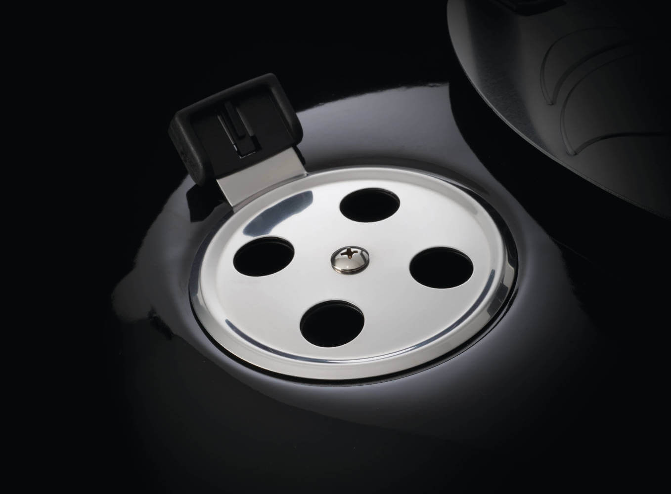 Premium 18 Charcoal Kettle | 18 Inch Charcoal Grill | Chrome Cooking Grid | Airflow Control Vents | Outdoor Charcoal BBQ UK | Caterbitz