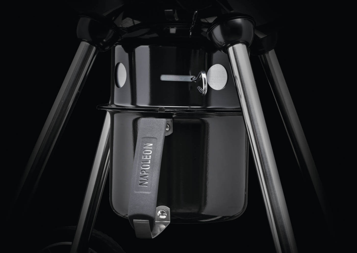 Premium 18 Charcoal Kettle | 18 Inch Charcoal Grill | Chrome Cooking Grid | Airflow Control Vents | Outdoor Charcoal BBQ UK | Caterbitz