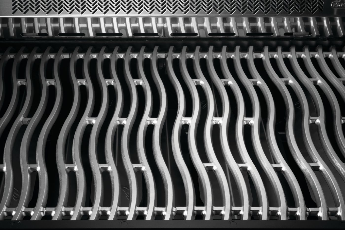 Phantom Prestige 500 Connected RSIB Grill | Matt Black Smart BBQ | Cast Stainless Steel Grids | Infrared Side Burner | Napoleon Grill UK | Caterbitz