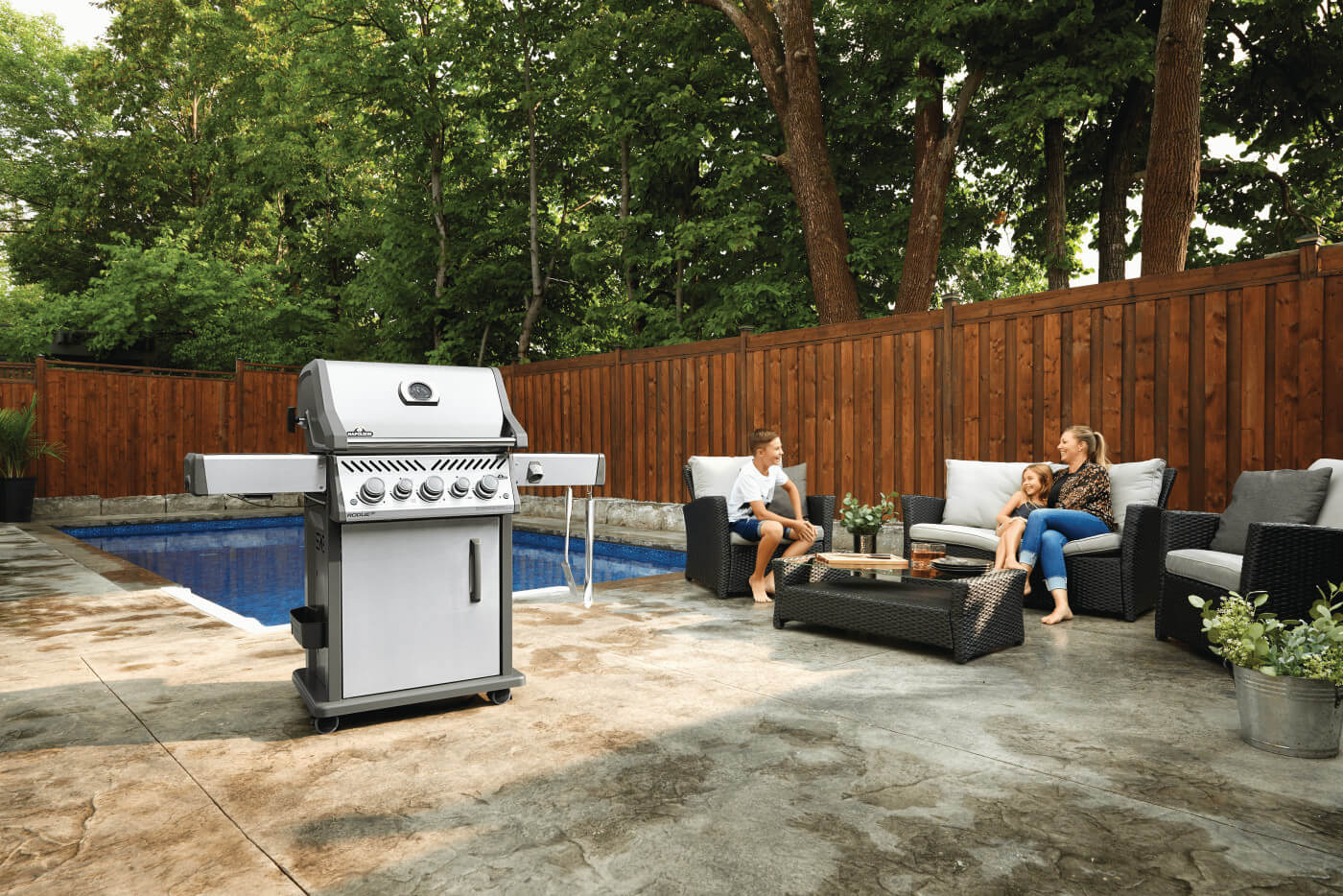 Rogue SE 425 RSIB Gas Grill | Stainless Steel BBQ | Infrared Side Burner | Infrared Rear Rotisserie | WAVE Grids | Caterbitz UK