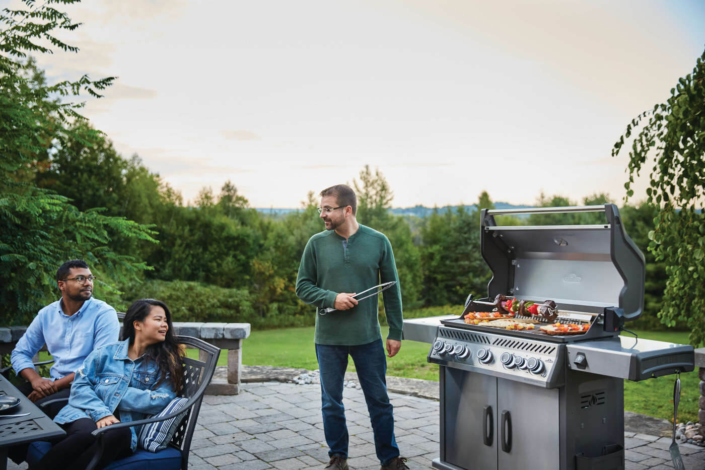 Rogue SE 625 RSIB Gas Grill | Stainless Steel BBQ | 5 Burners | Infrared SIZZLE ZONE | Rear Rotisserie Burner | WAVE Grids | Caterbitz UK