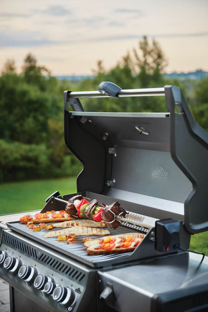 Rogue SE 625 RSIB Gas Grill | Stainless Steel BBQ | 5 Burners | Infrared SIZZLE ZONE | Rear Rotisserie Burner | WAVE Grids | Caterbitz UK