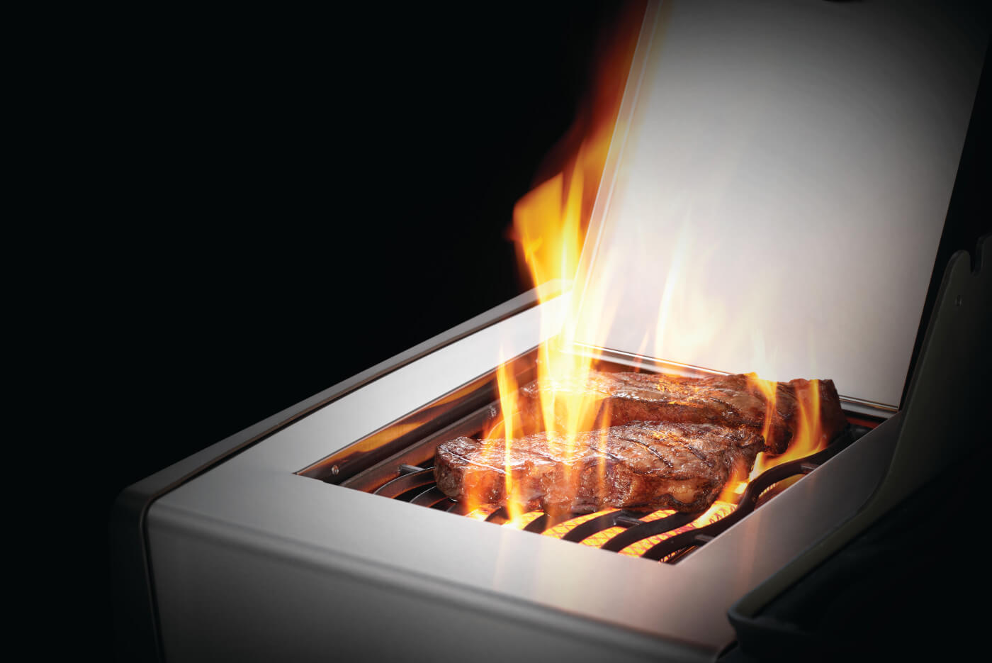 Rogue XT 525 SIB Gas Grill | Stainless Steel BBQ | 4 Burners | Infrared Side Burner | WAVE Cast Iron Grids | Caterbitz UK