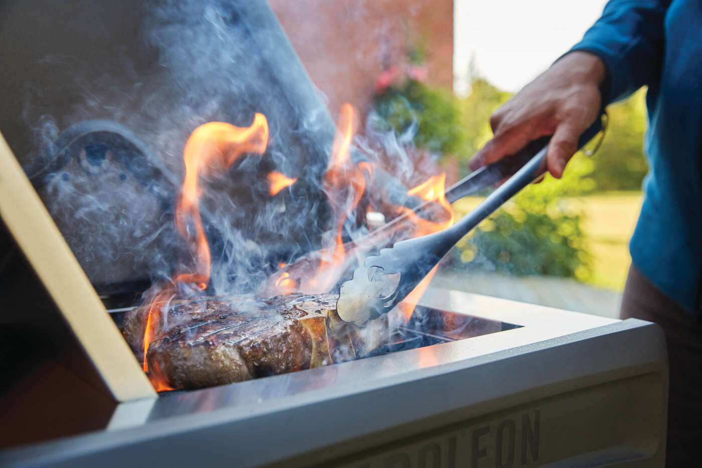 Rogue XT 625 SIB Gas Grill | Stainless Steel BBQ | 5 Burners | Infrared Side Burner | WAVE Cast Iron Grids | Caterbitz UK