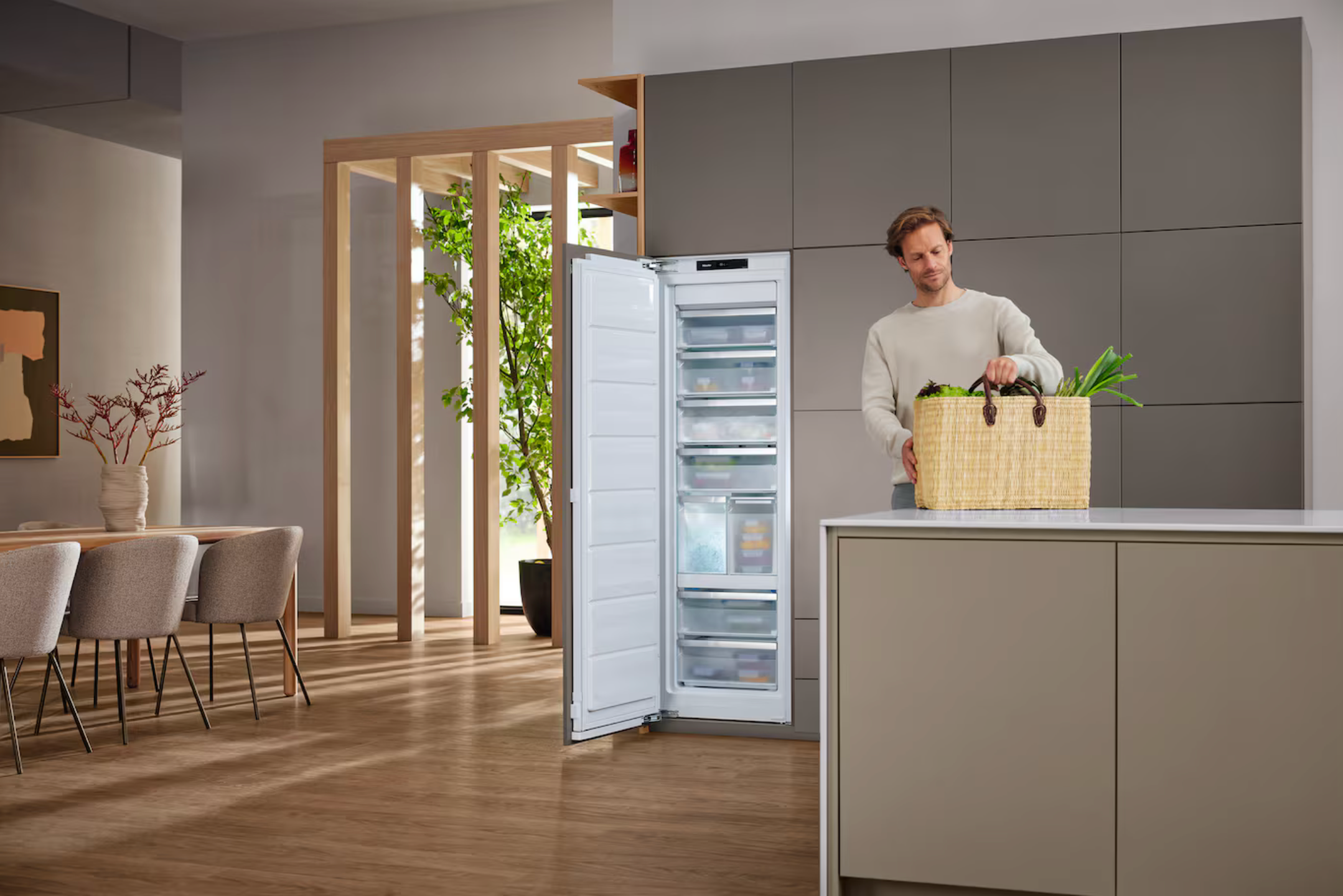 Miele Built-in freezer, 178 cm niche height Diamond FNS 7794 D L