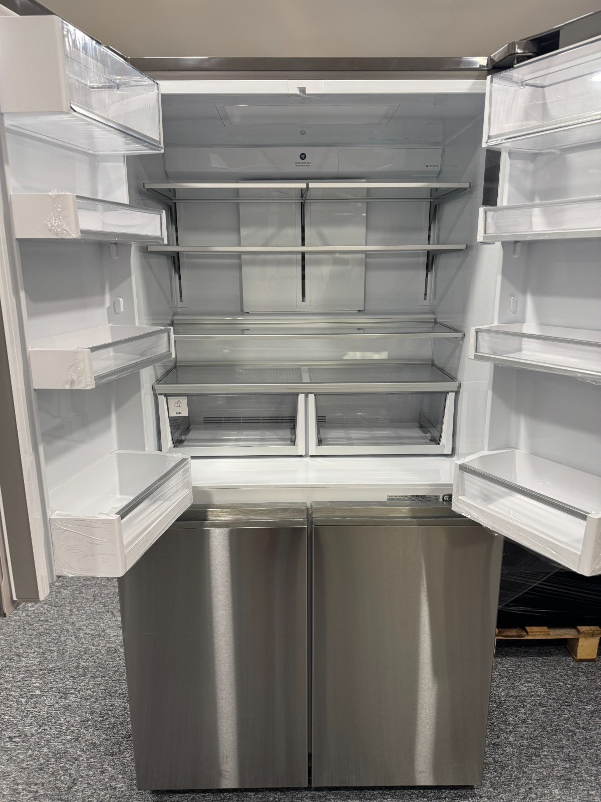 New UNUSED Fisher & Paykel RF605QNUVX1 Fridge Freezer ICE BR2332