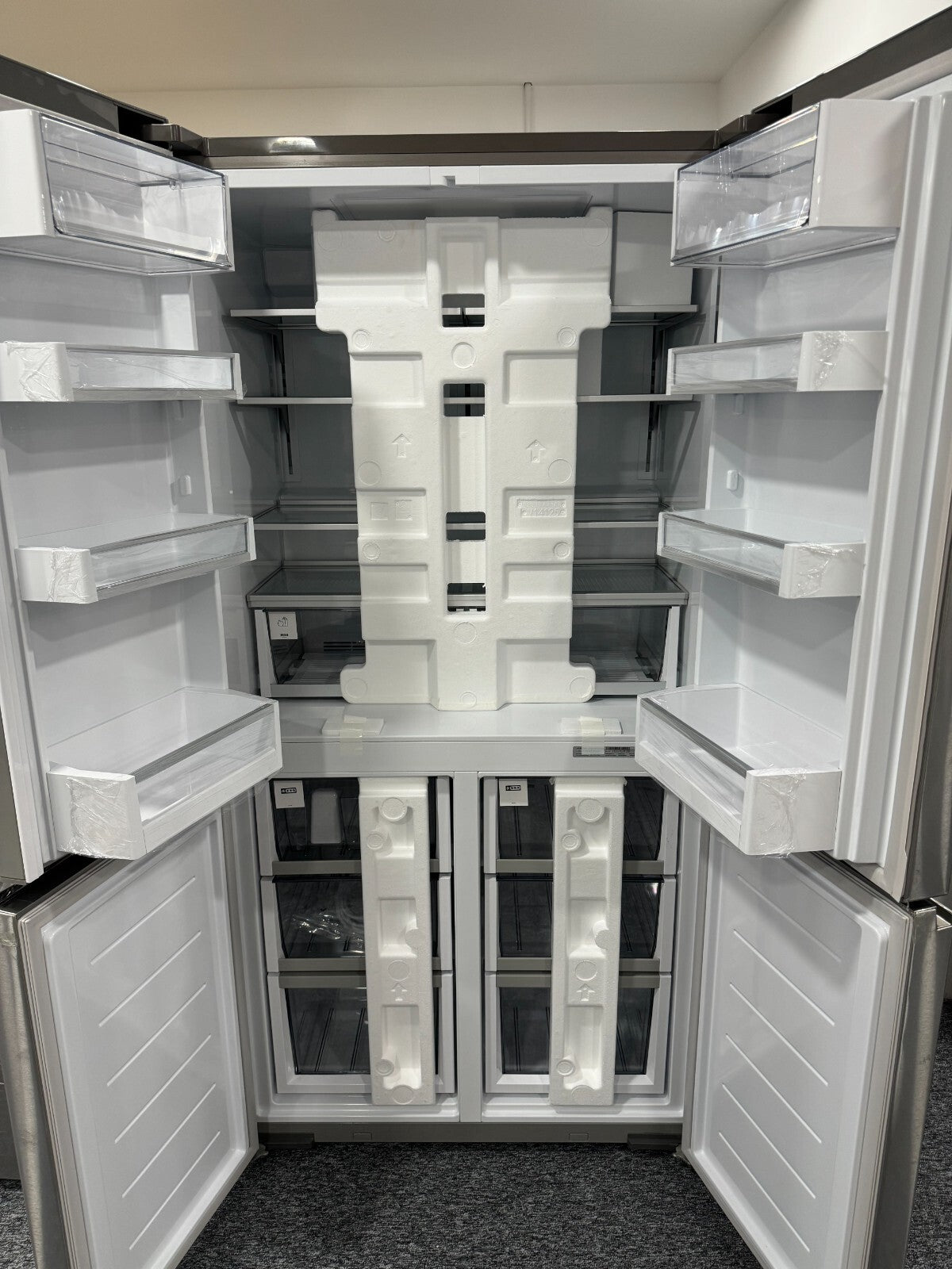 New Fisher & Paykel RF605QNUVX1 Quad Door Fridge Freezer Freestanding BR585