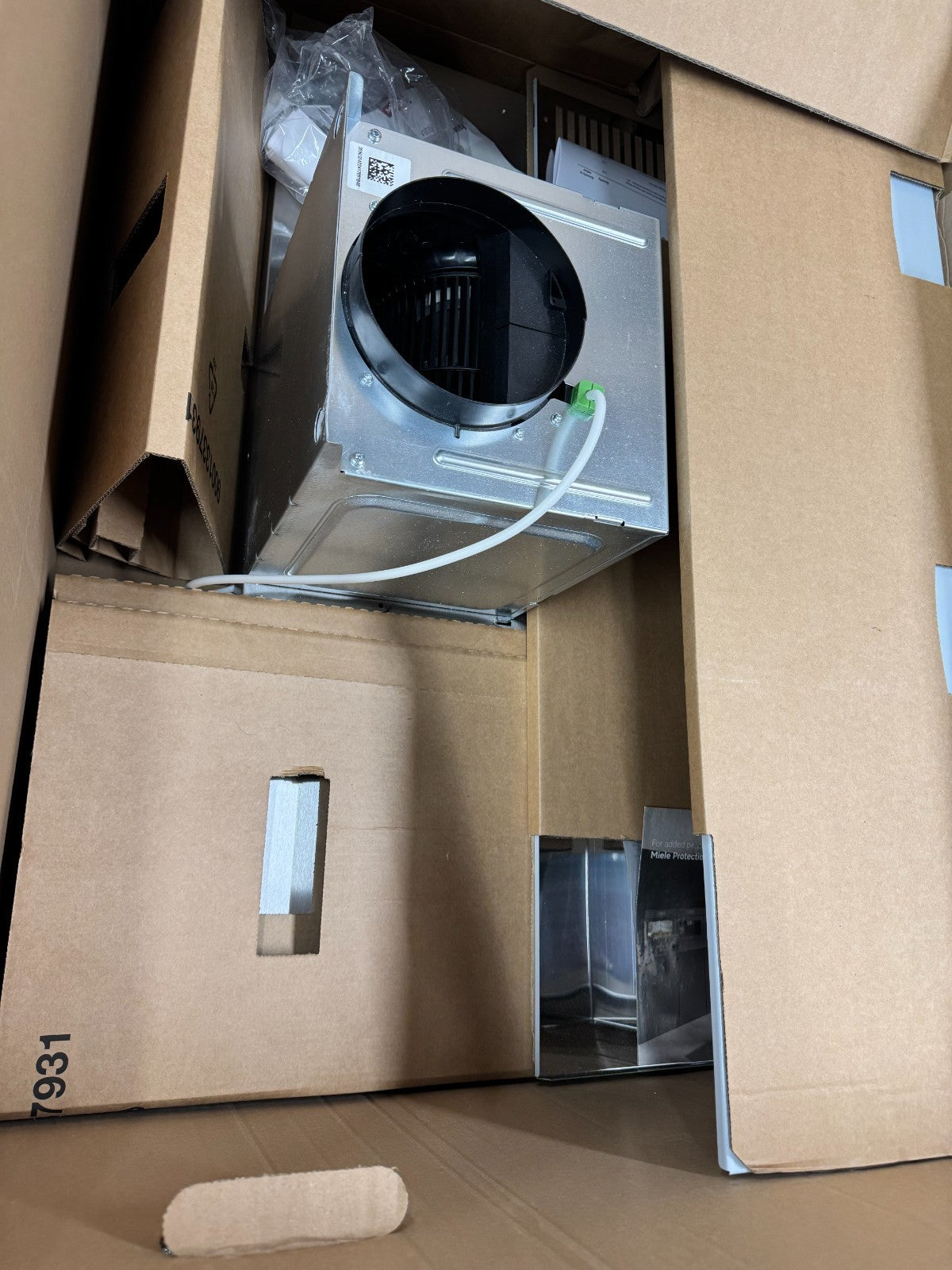 New Neff D94BHM1N0B N50 90cm wall Chimney Cooker Hood Extractor BR2370