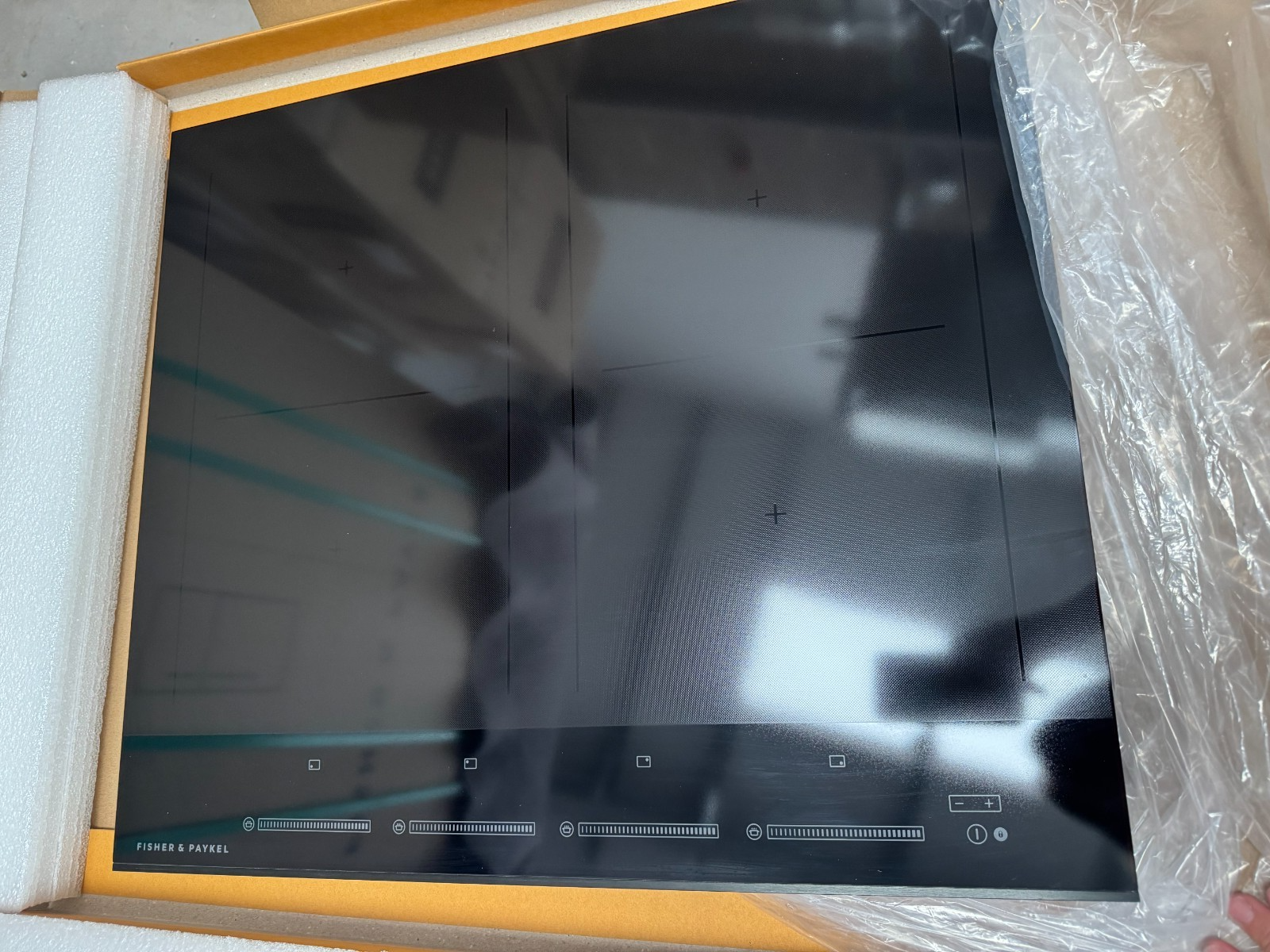 NEW Unused Fisher & Paykel CI604DTB4 Cooktop Induction Electric Hob BR2350 /2352