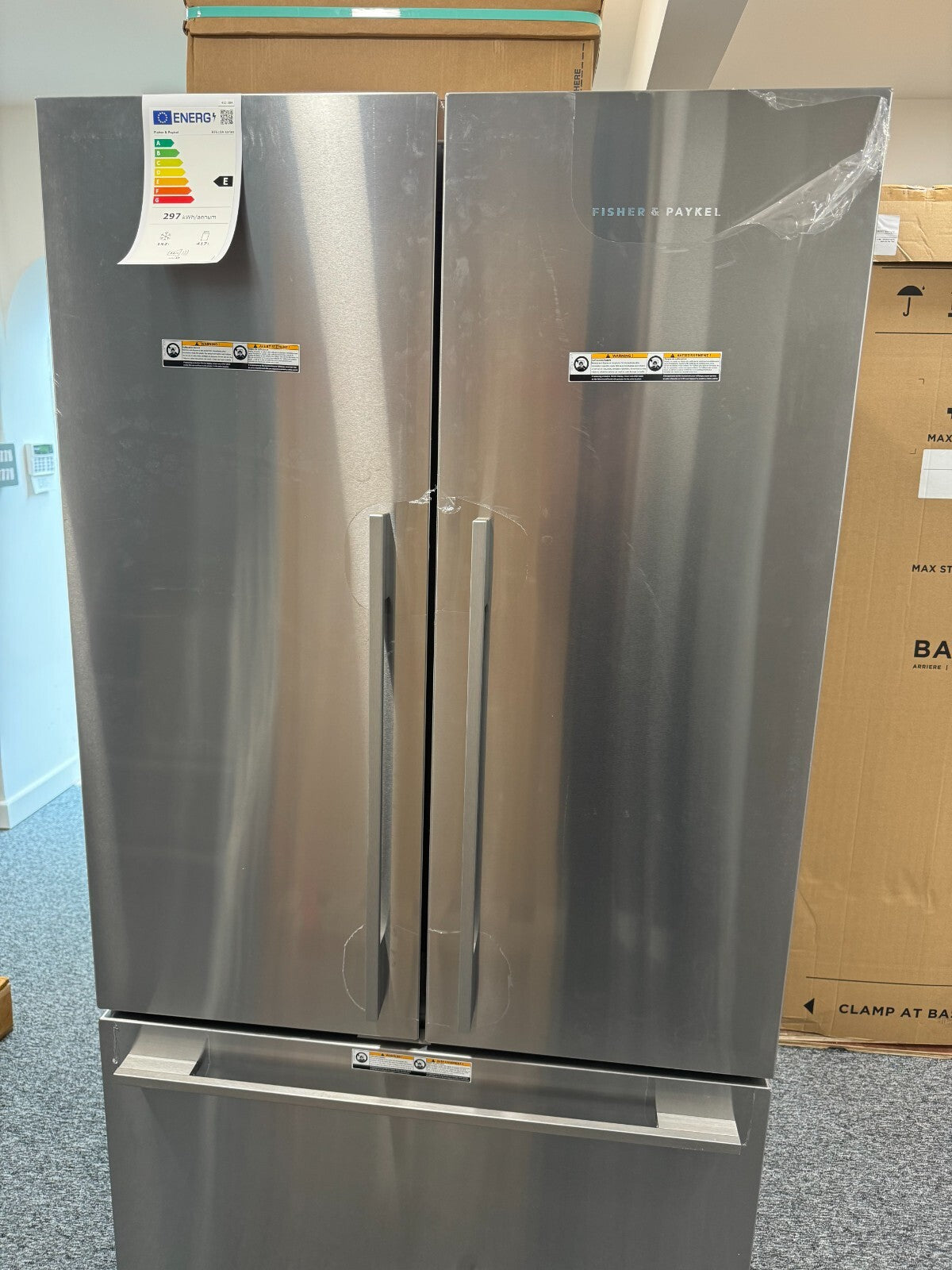 NEW Fisher & Paykel RF610ADJX7 Fridge Freezer Refrigerator appliance BR588