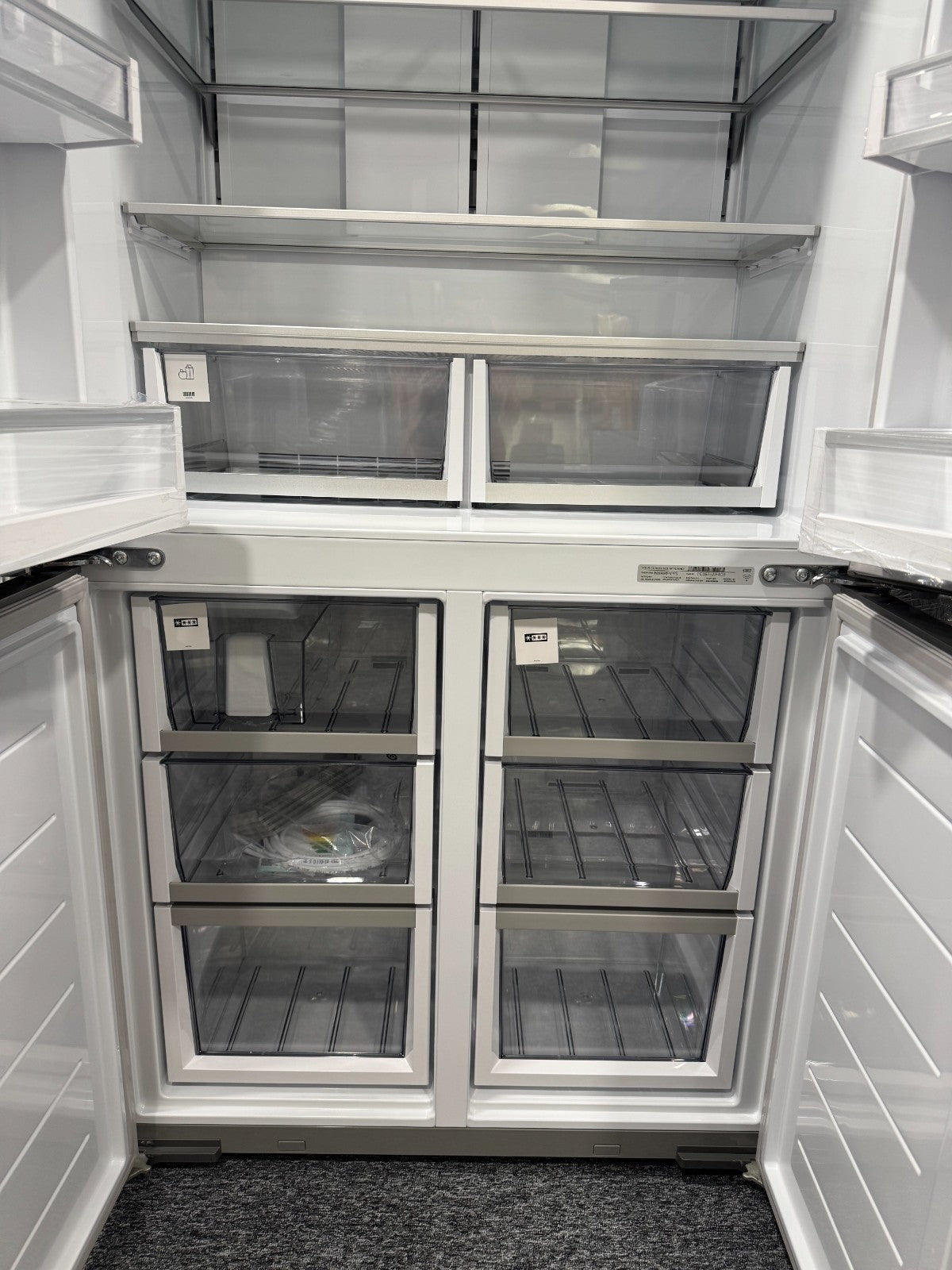 New UNUSED Fisher & Paykel RF605QNUVX1 Fridge Freezer ICE BR2332