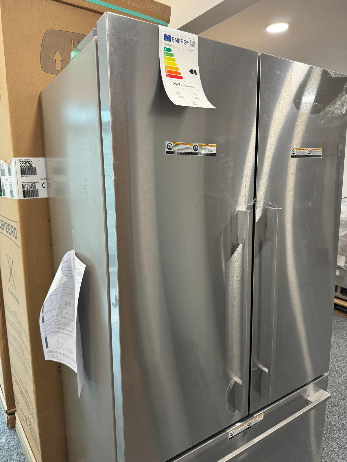 NEW Fisher & Paykel RF610ADJX7 Fridge Freezer Refrigerator appliance BR588