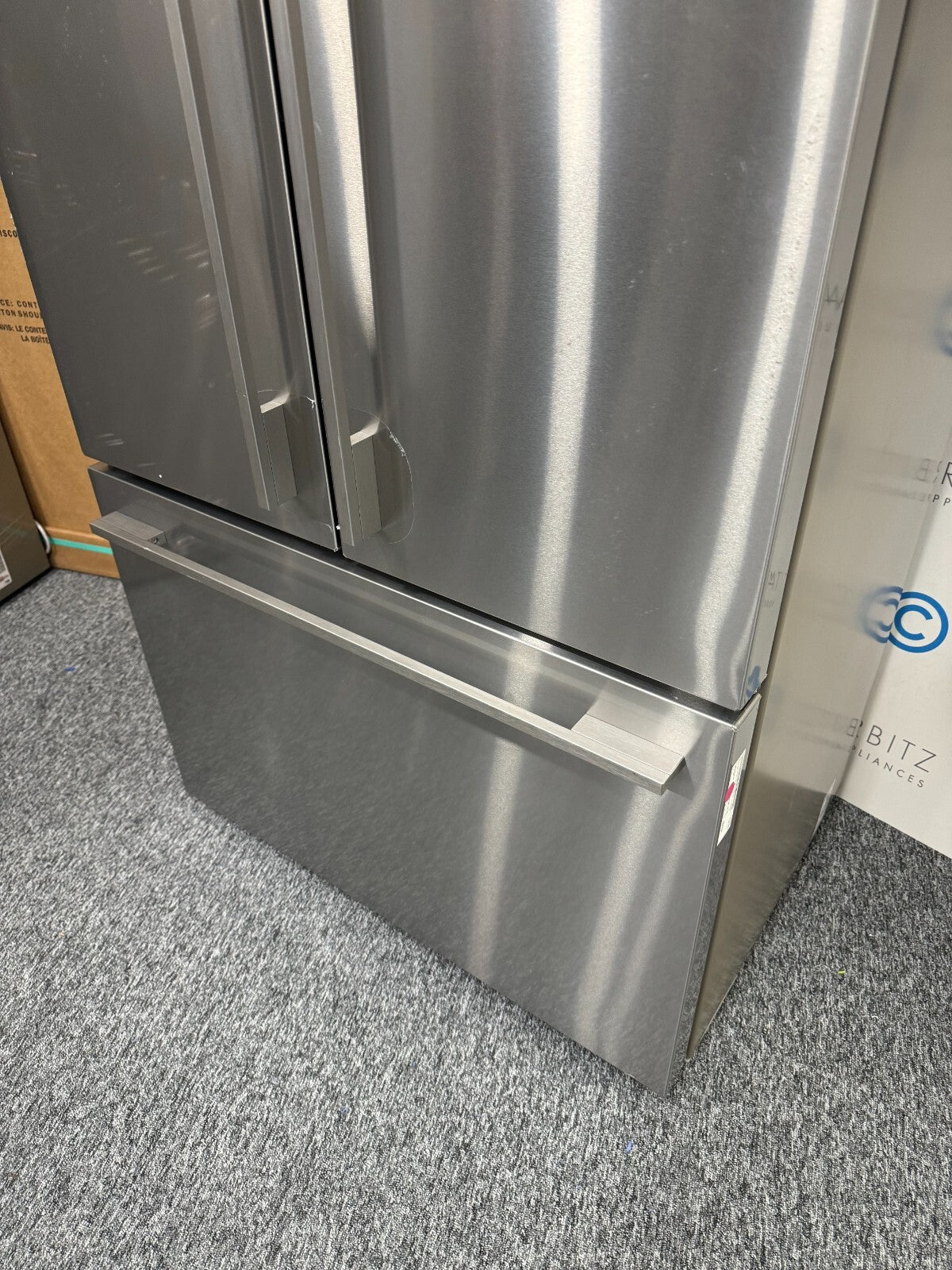 NEW Fisher & Paykel RF610ADX6 Freestanding fridge Freezer Appliance BR441