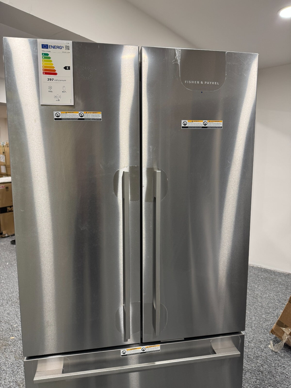 New Fisher & Paykel RF610ADX6 freestanding french door fridge freezer BR2238