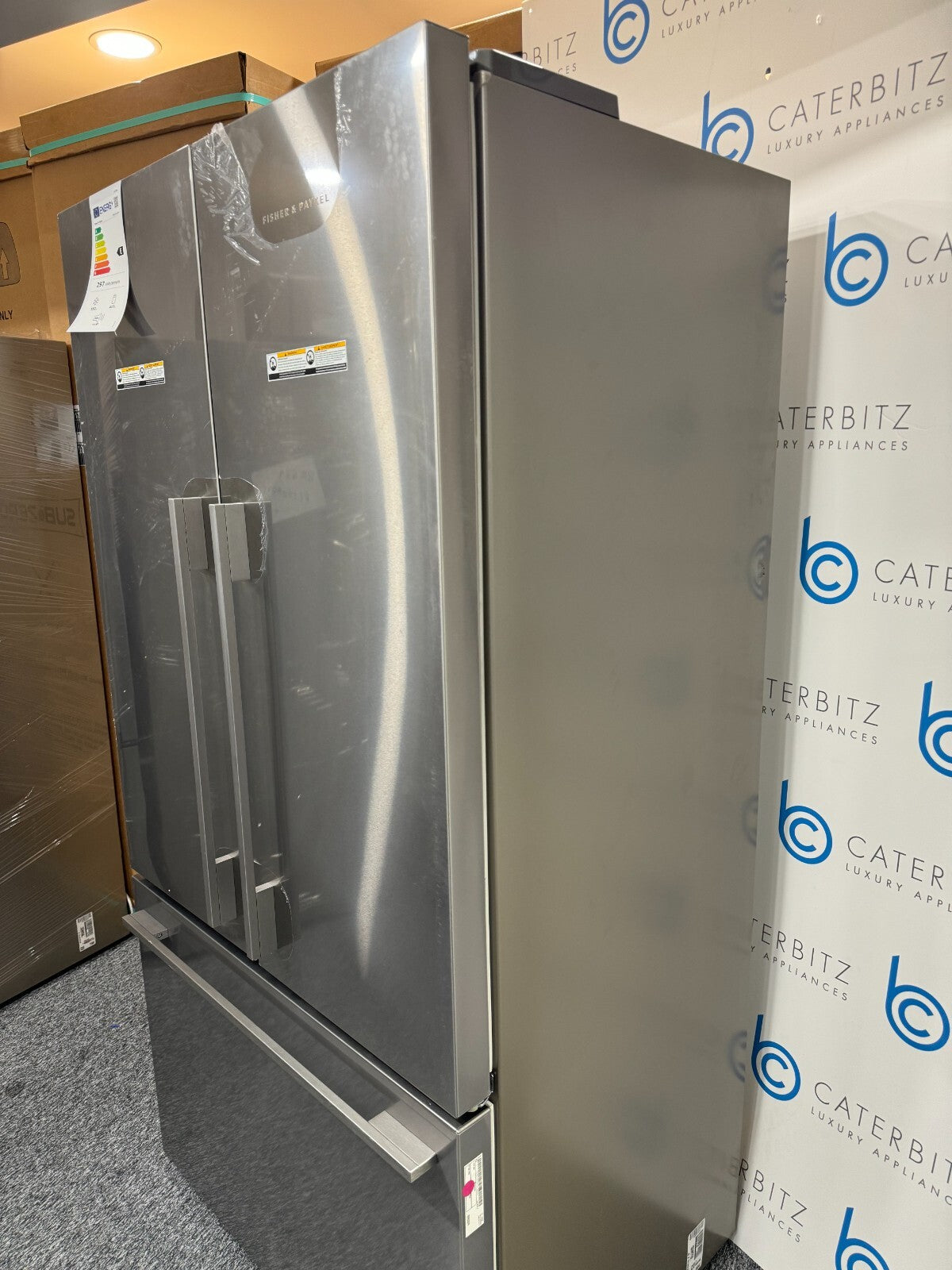 NEW Fisher & Paykel RF610ADX6 Freestanding fridge Freezer Appliance BR441
