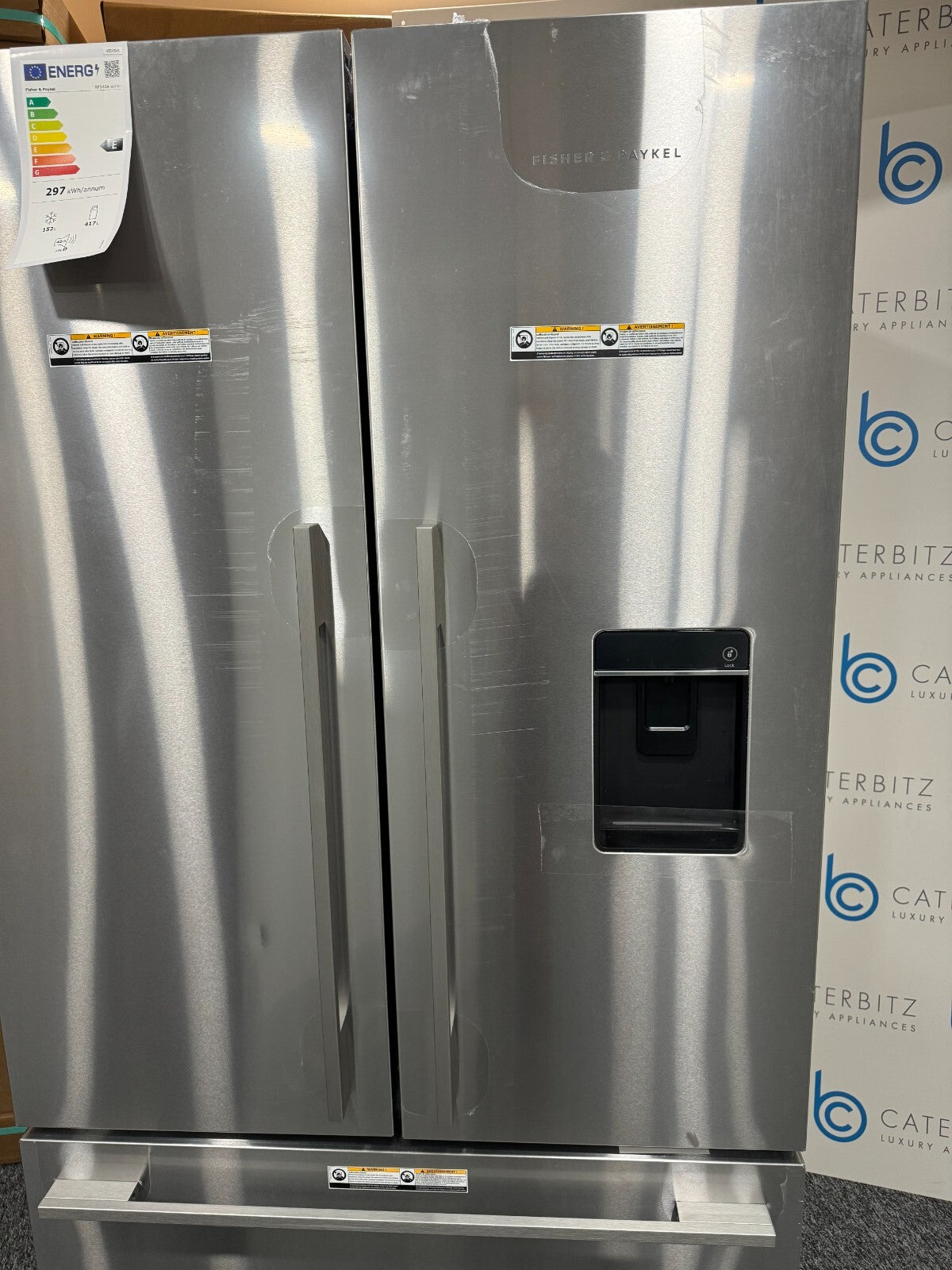 New Fisher & Paykel RF540ADUX6 fridge freezer freestanding French Door appliance