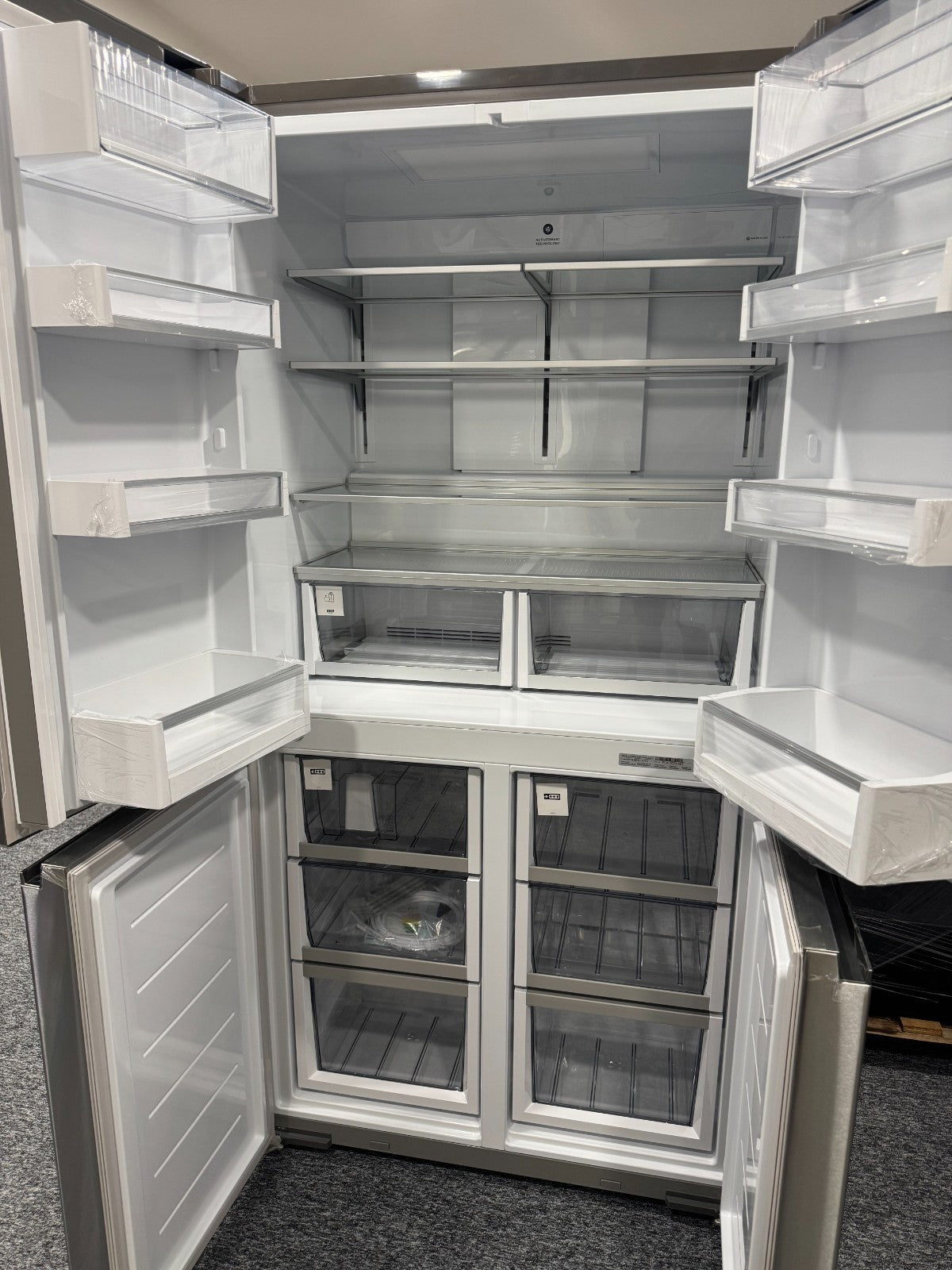 New UNUSED Fisher & Paykel RF605QNUVX1 Fridge Freezer ICE BR2332