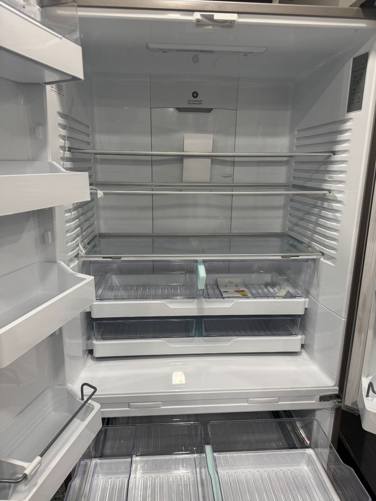 NEW UNUSED Fisher & Paykel RF610ADJX6 Fridge Freezer Freestanding BR2317