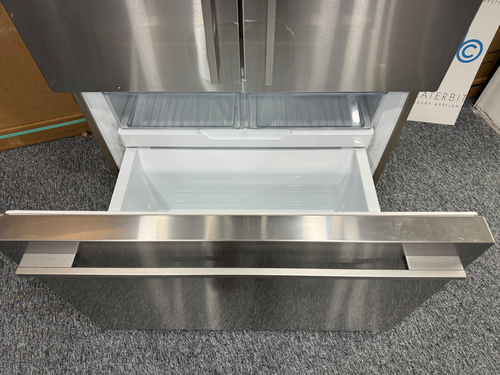 NEW Fisher & Paykel RF610ADX6 Freestanding fridge Freezer Appliance BR441