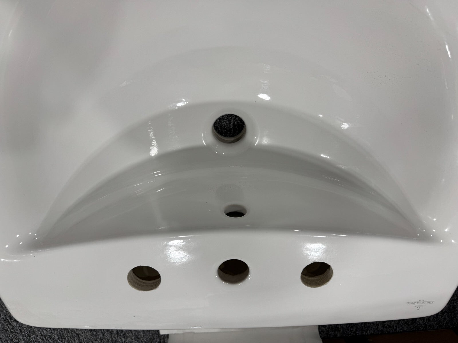 NEW Villeroy & Boch 6155 30 R2 loop & Friends bathroom sink  Basin white BR2029