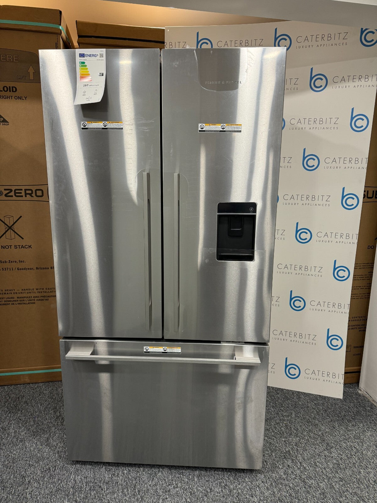New Fisher & Paykel RF540ADUX6 fridge freezer freestanding French Door appliance